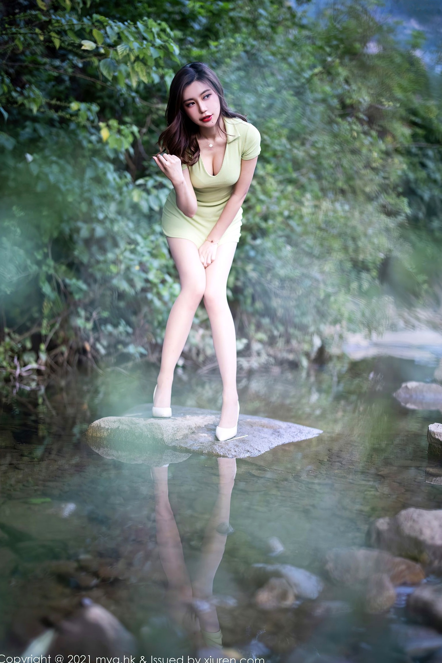 Gallery - MyGirl美媛馆597期：绮里嘉Ula户外山涧旅拍，淡绿超短裙与蕾丝内衣湿身诱惑，绝美身材尽显，长三角清凉自然写真大尺度精选美媛馆户外湿身性感诱惑极品 女神私房照_秀色女神 - image 16