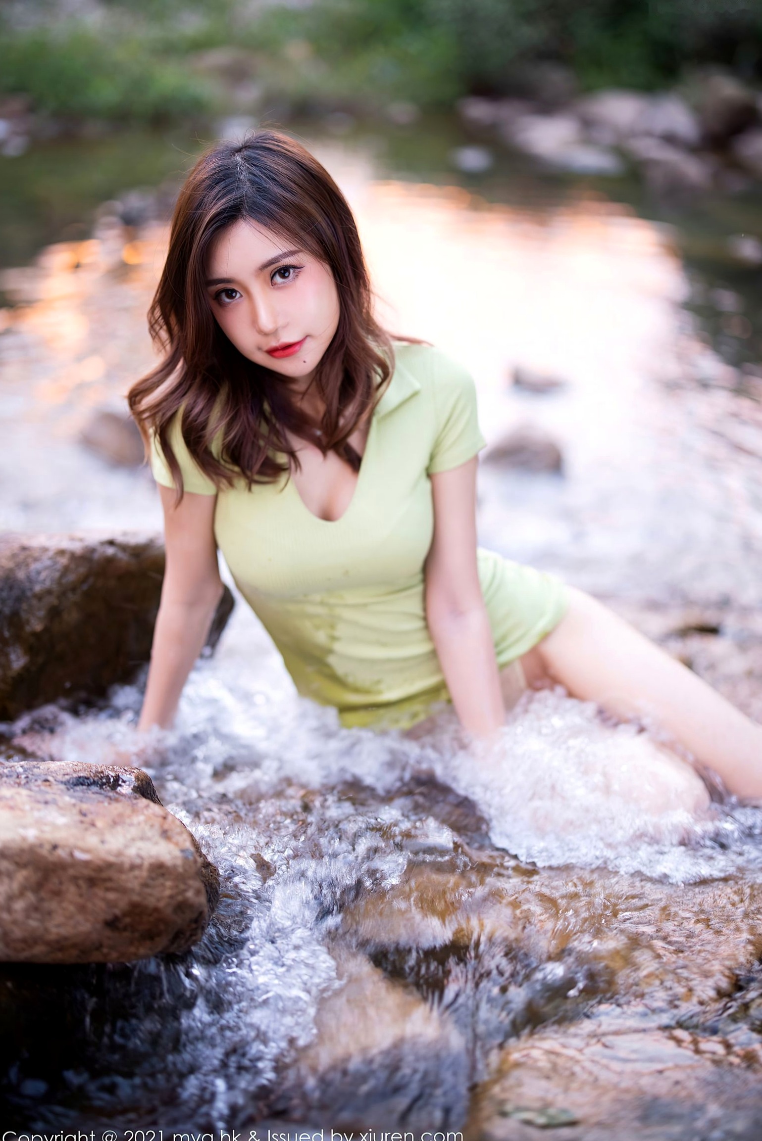 Gallery - MyGirl美媛馆597期：绮里嘉Ula户外山涧旅拍，淡绿超短裙与蕾丝内衣湿身诱惑，绝美身材尽显，长三角清凉自然写真大尺度精选美媛馆户外湿身性感诱惑极品 女神私房照_秀色女神 - image 35