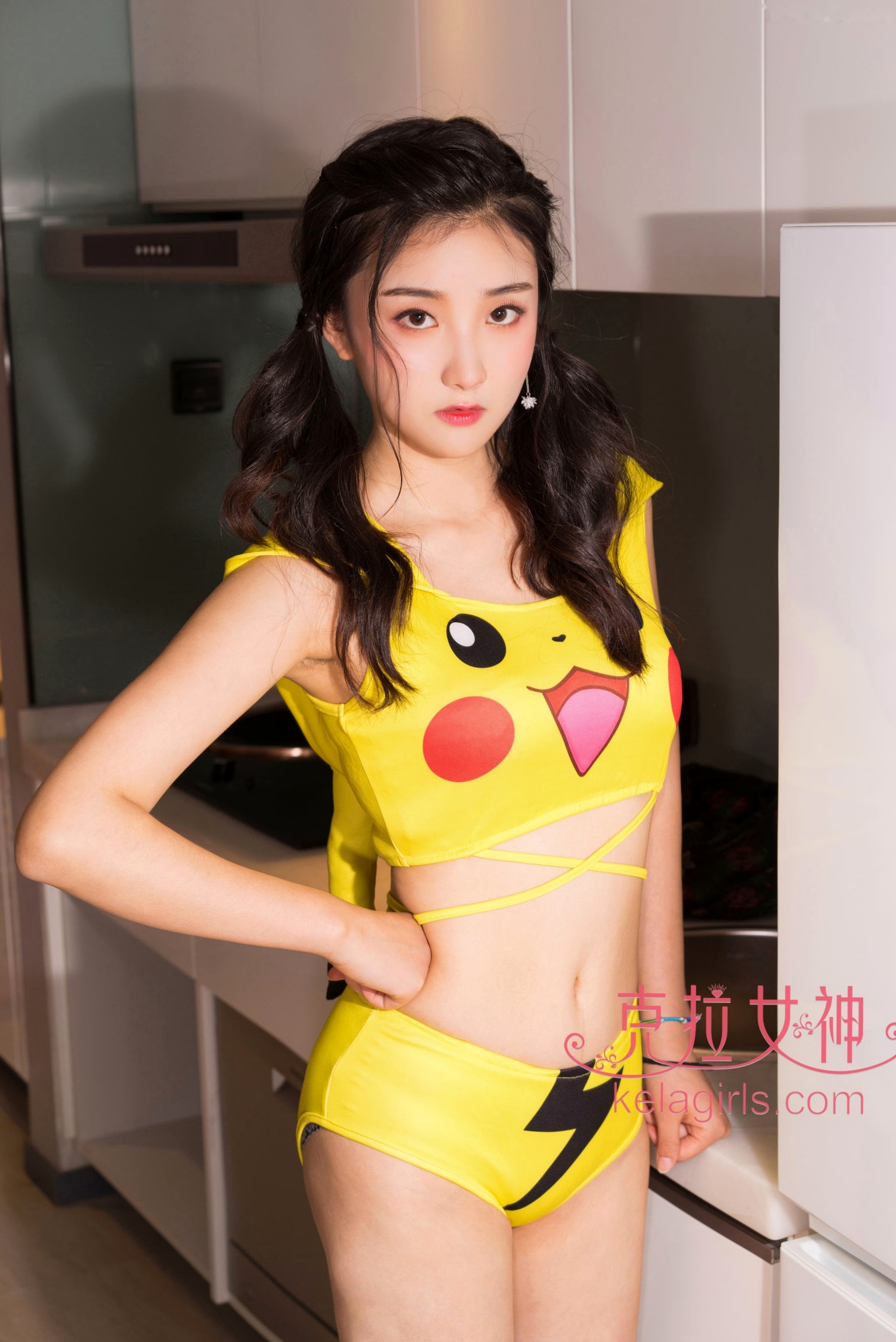 Gallery - 《KelaGirls克拉女神》馨馨《伦家萌萌哒》皮卡丘主题写真，灵动双马尾居家角色扮演，元气少女心动呈现克拉女神萌系角色扮演家居 女神私房照_秀色女神 - image 3