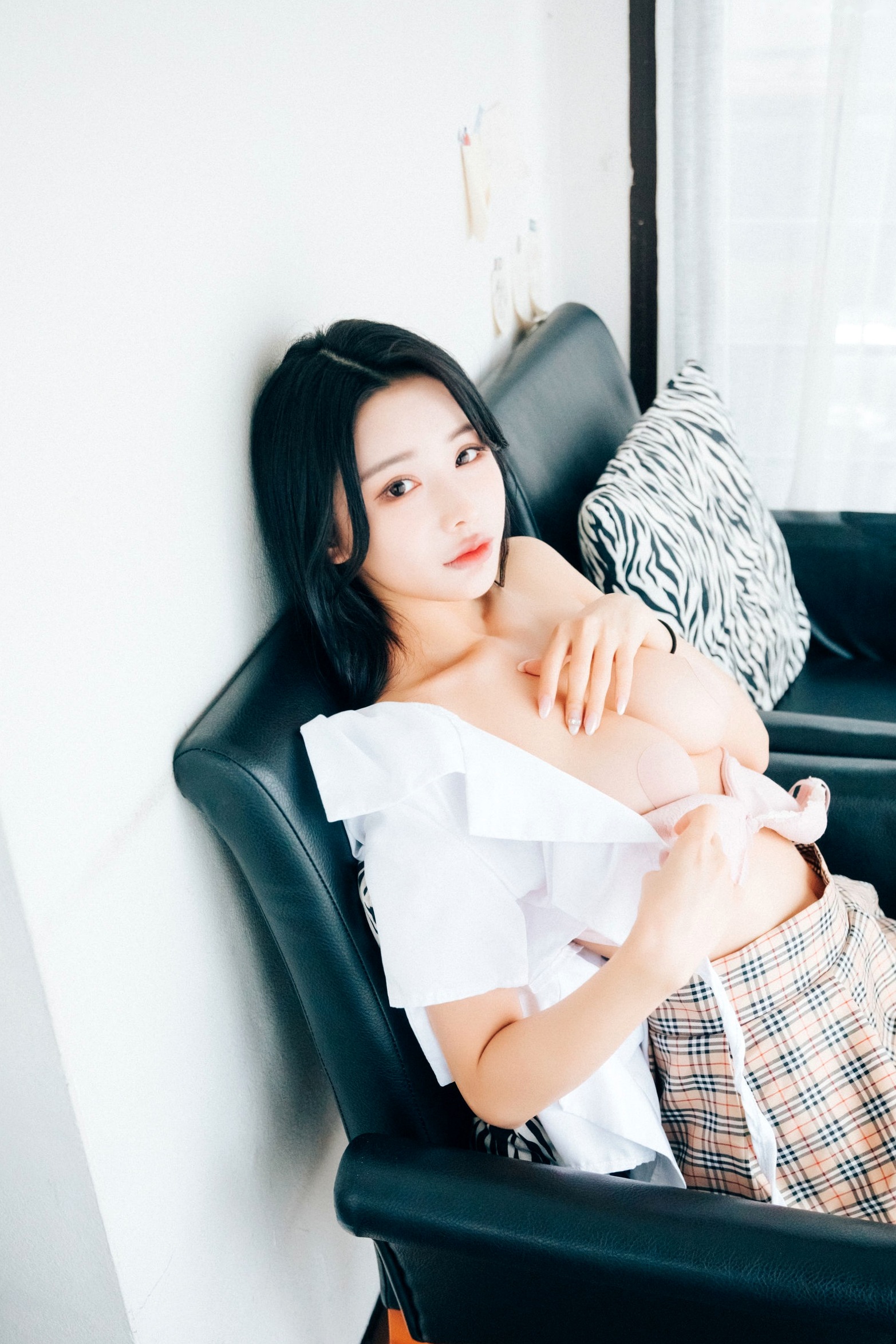 Gallery - 韩国美女-妍宇-YeonYu-First-play-私房写真-居家性感诱惑-大尺度人体艺术韩国私房照大尺度性感白嫩 女神私房照_秀色女神 - image 79