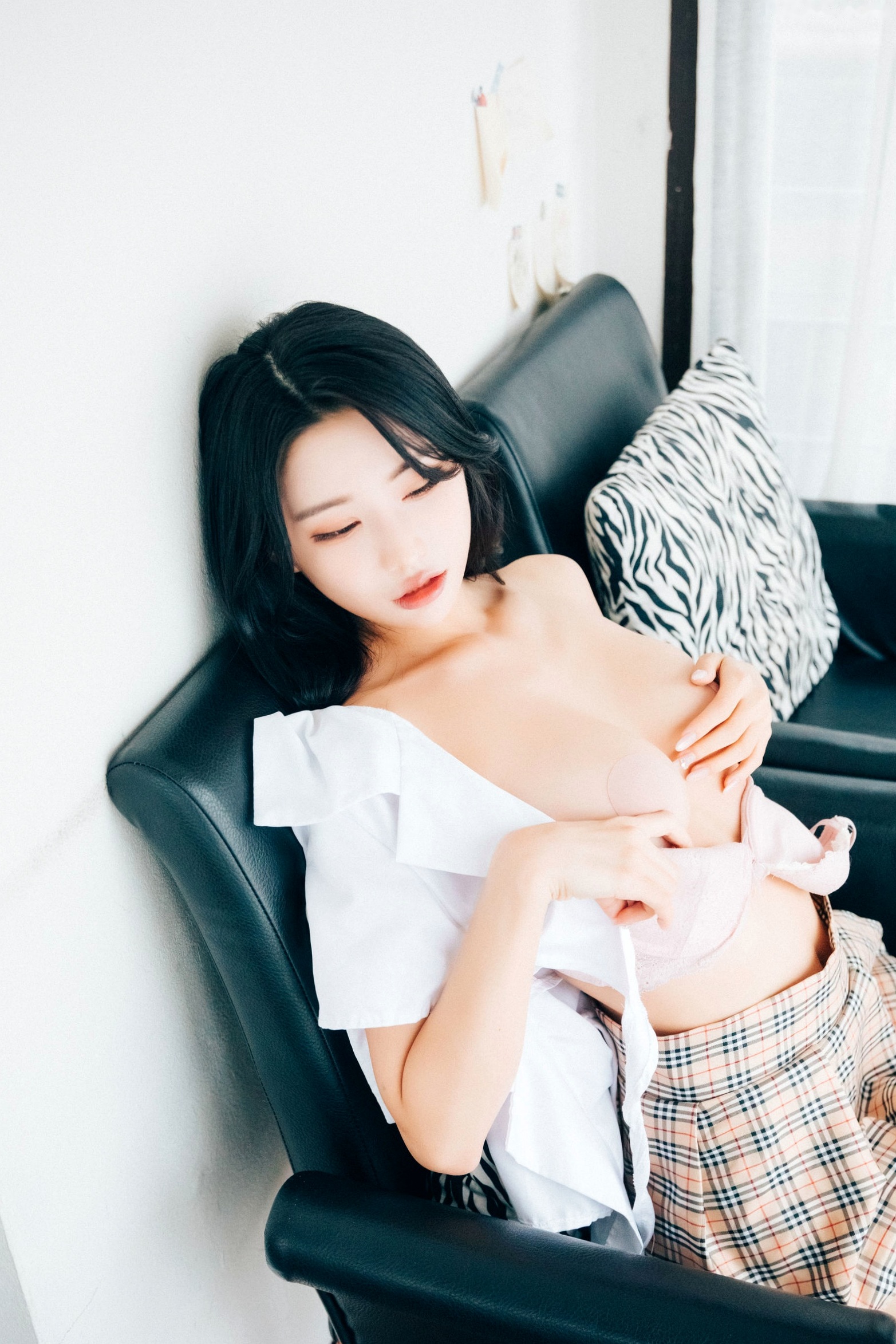 Gallery - 韩国美女-妍宇-YeonYu-First-play-私房写真-居家性感诱惑-大尺度人体艺术韩国私房照大尺度性感白嫩 女神私房照_秀色女神 - image 81