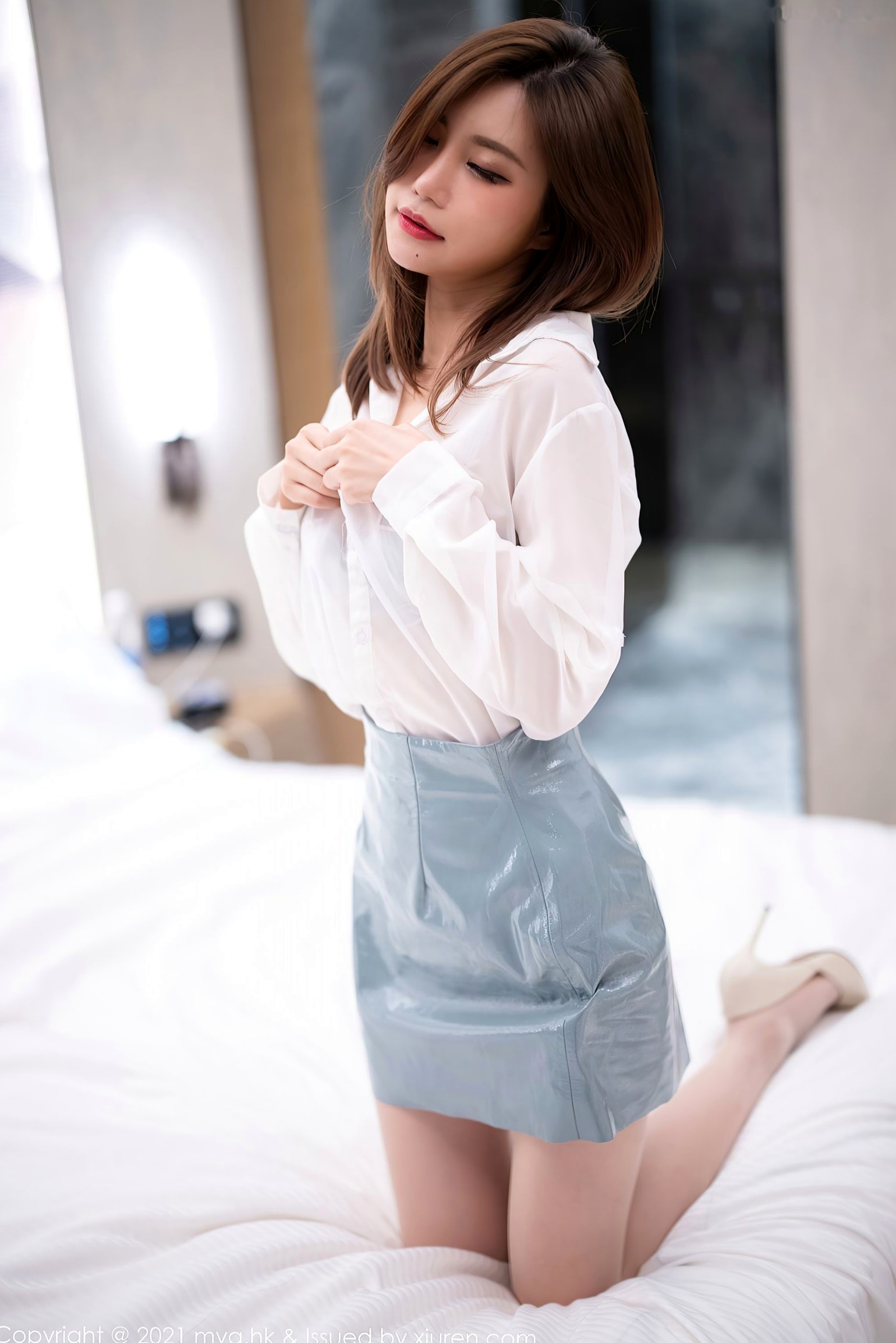 Gallery - MyGirl美媛馆-583-绮里嘉Carina-杭州旅拍私房写真-酒店白衬衫诱惑与灰短裙御姐范-无圣光高清大尺度美媛馆诱惑气质私房照大尺度 女神私房照_秀色女神 - image 17