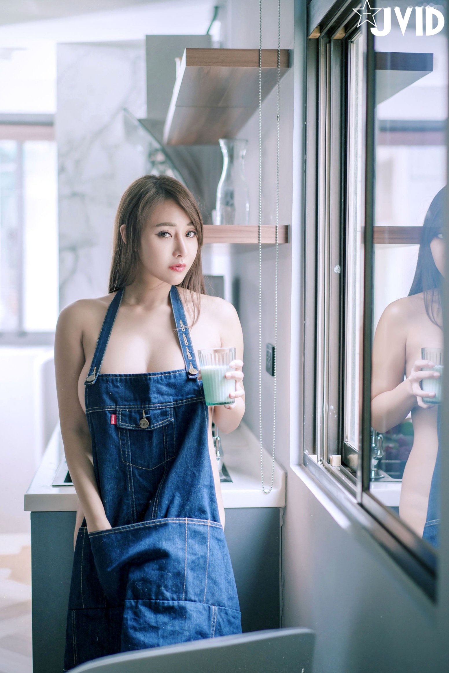 Gallery - JVID乐乐私房写真：纯白围裙下的逆天曼妙身材，极品视觉盛宴与清新诱惑风性感诱惑私房照JVID极品 女神私房照_秀色女神 - image 4