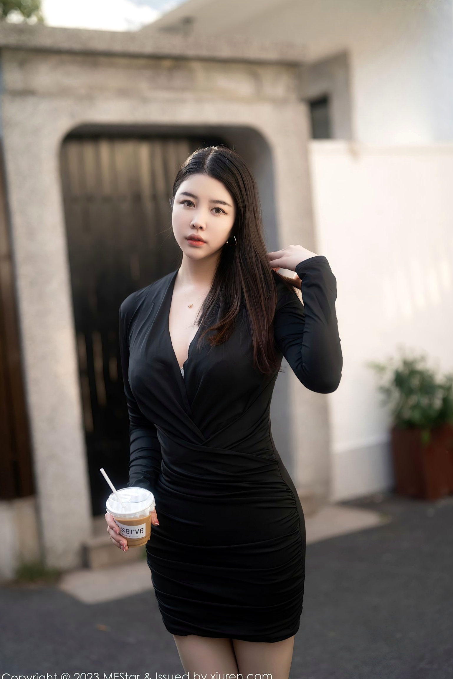 Gallery - MFStar模范学院-596期：樱桃小犊子私房写真，黑色低胸修身装尽显傲人曲线，御姐风范极致诱惑视觉盛宴模范学院诱惑性感气质御女郎 - Royal Lady  女神私房照_秀色女神 - image 7