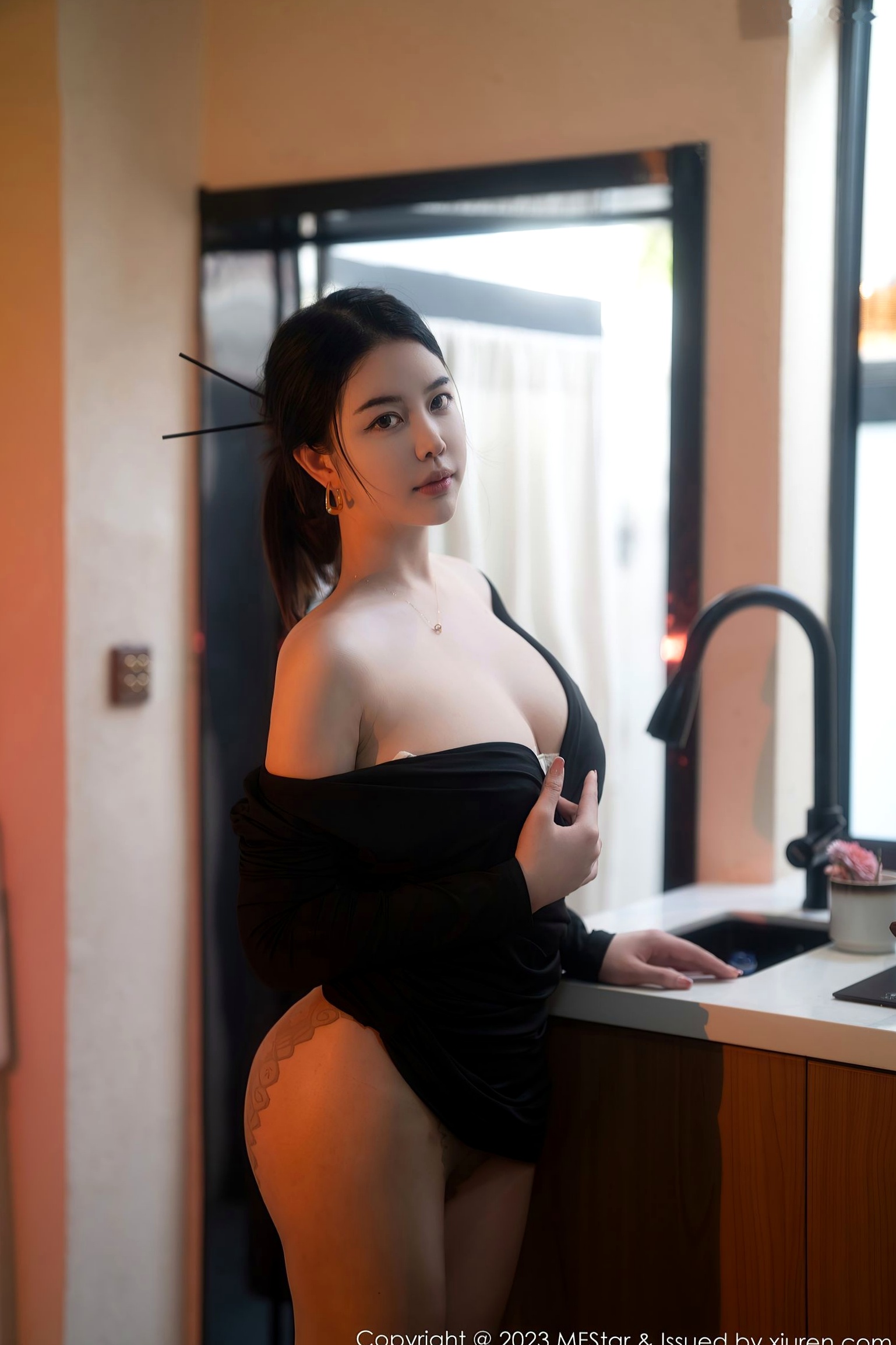 Gallery - MFStar模范学院-596期：樱桃小犊子私房写真，黑色低胸修身装尽显傲人曲线，御姐风范极致诱惑视觉盛宴模范学院诱惑性感气质御女郎 - Royal Lady  女神私房照_秀色女神 - image 29
