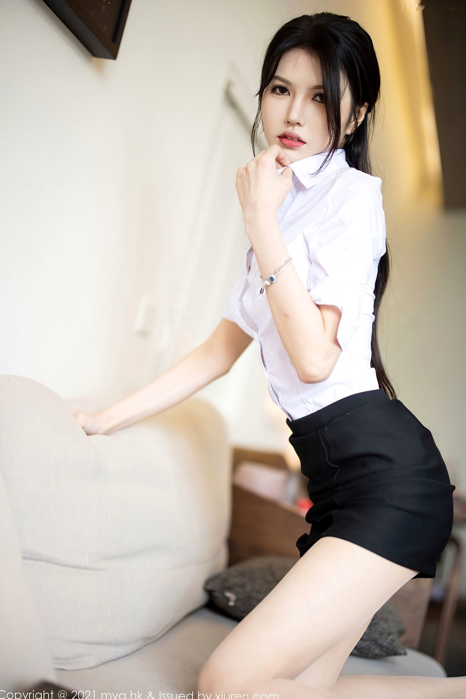 Gallery - MyGirl美媛馆-572-媛媛酱Belle：职场白衬衫黑短裙制服诱惑，性感丝袜长腿居家私房照，优雅干练的职场佳人气质写真美媛馆制服丝袜私房照诱惑 女神私房照_秀色女神 - image 11