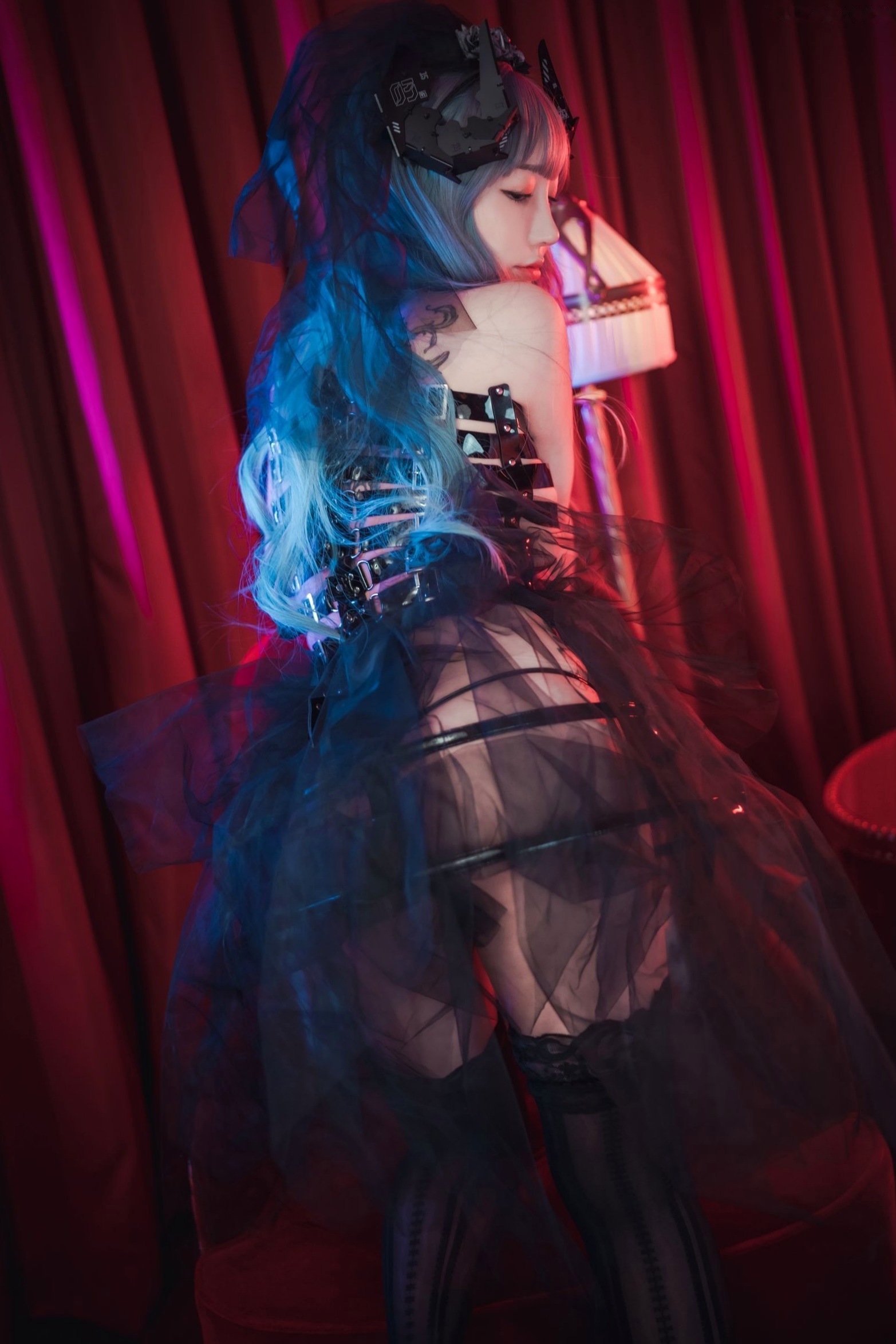 Gallery - 韩国美女孙乐乐Son-YeEun魅魔派对角色扮演写真，漆皮紧身装诱惑，红色沙发上的野性瞬间，无圣光大尺度私房，演绎极致性感氛围韩国性感角色扮演私房照大尺度 女神私房照_秀色女神 - image 5