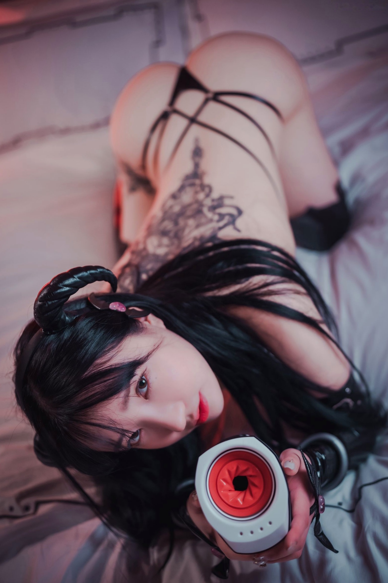 Gallery - 韩国美女孙乐乐Son-YeEun魅魔派对角色扮演写真，漆皮紧身装诱惑，红色沙发上的野性瞬间，无圣光大尺度私房，演绎极致性感氛围韩国性感角色扮演私房照大尺度 女神私房照_秀色女神 - image 27