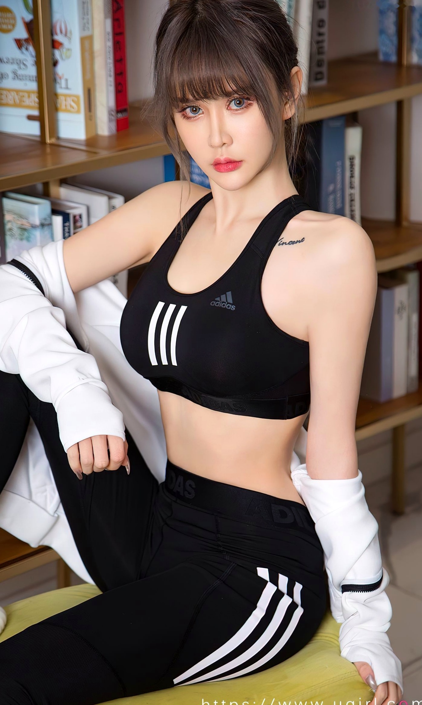 Gallery - UGirls尤果网 - Chiness Model 青树《刹那的绵长》写真，运动风私房大尺度，黑色运动套装下展露极致火辣身材与蜜桃翘臀爱尤物 - Love Beauty 尤果网 - Chiness Model 性感私房照大尺度诱惑 女神私房照_秀色女神 - image 4