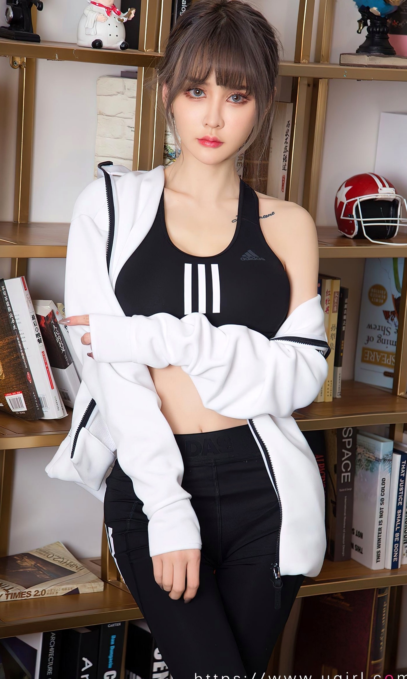 Gallery - UGirls尤果网 - Chiness Model 青树《刹那的绵长》写真，运动风私房大尺度，黑色运动套装下展露极致火辣身材与蜜桃翘臀爱尤物 - Love Beauty 尤果网 - Chiness Model 性感私房照大尺度诱惑 女神私房照_秀色女神 - image 7