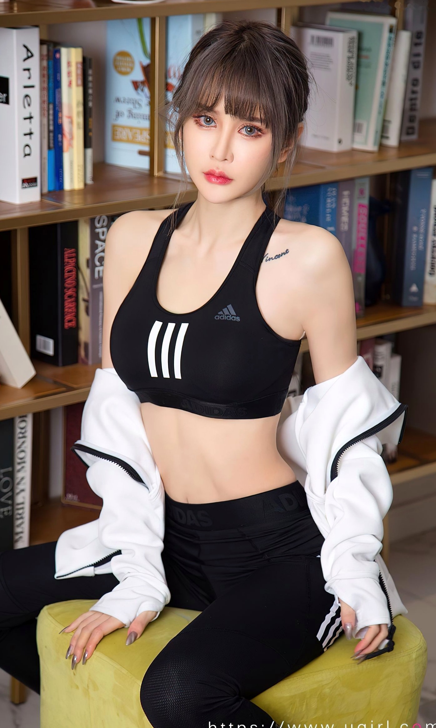 Gallery - UGirls尤果网 - Chiness Model 青树《刹那的绵长》写真，运动风私房大尺度，黑色运动套装下展露极致火辣身材与蜜桃翘臀爱尤物 - Love Beauty 尤果网 - Chiness Model 性感私房照大尺度诱惑 女神私房照_秀色女神 - image 8