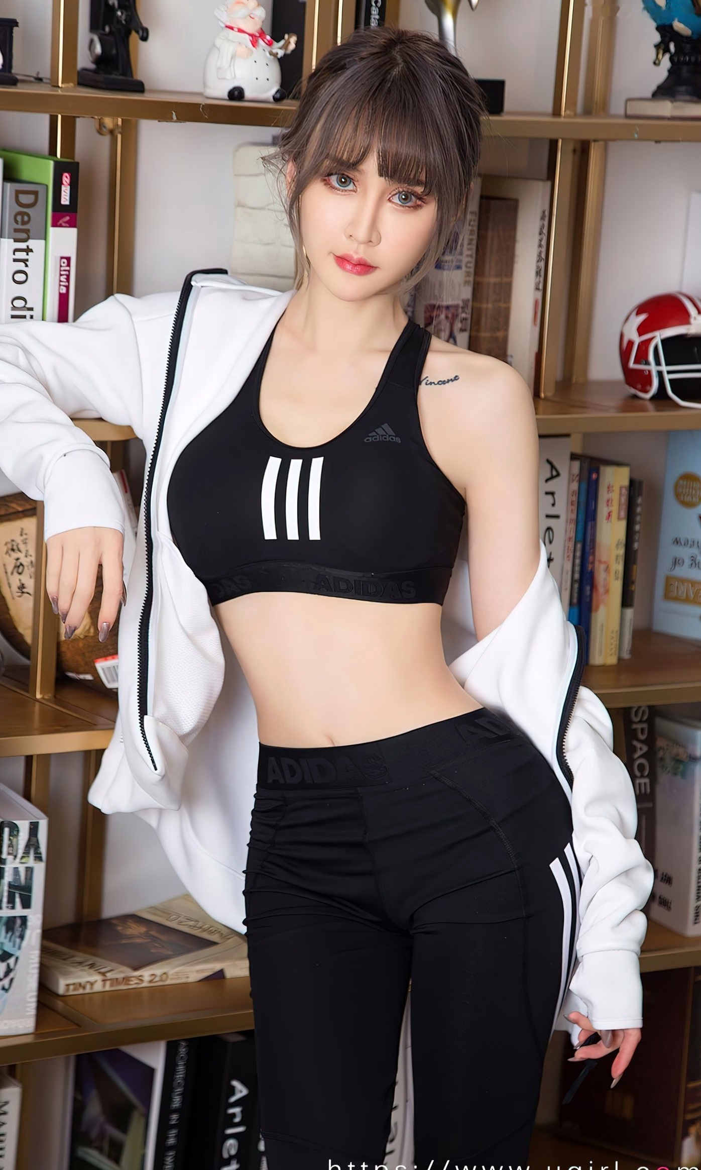 Gallery - UGirls尤果网 - Chiness Model 青树《刹那的绵长》写真，运动风私房大尺度，黑色运动套装下展露极致火辣身材与蜜桃翘臀爱尤物 - Love Beauty 尤果网 - Chiness Model 性感私房照大尺度诱惑 女神私房照_秀色女神 - image 10