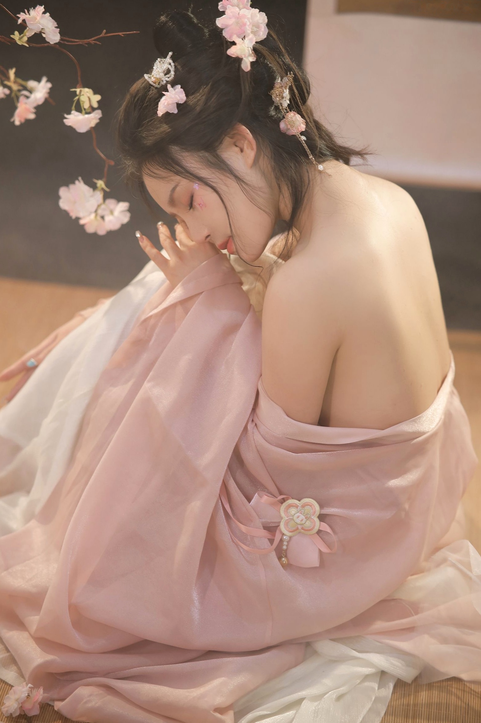 Gallery - 桃暖酱-汉服古风入梦-极致唯美私房写真-肤如凝脂诱惑大尺度私房照大尺度诱惑白嫩性感 女神私房照_秀色女神 - image 25