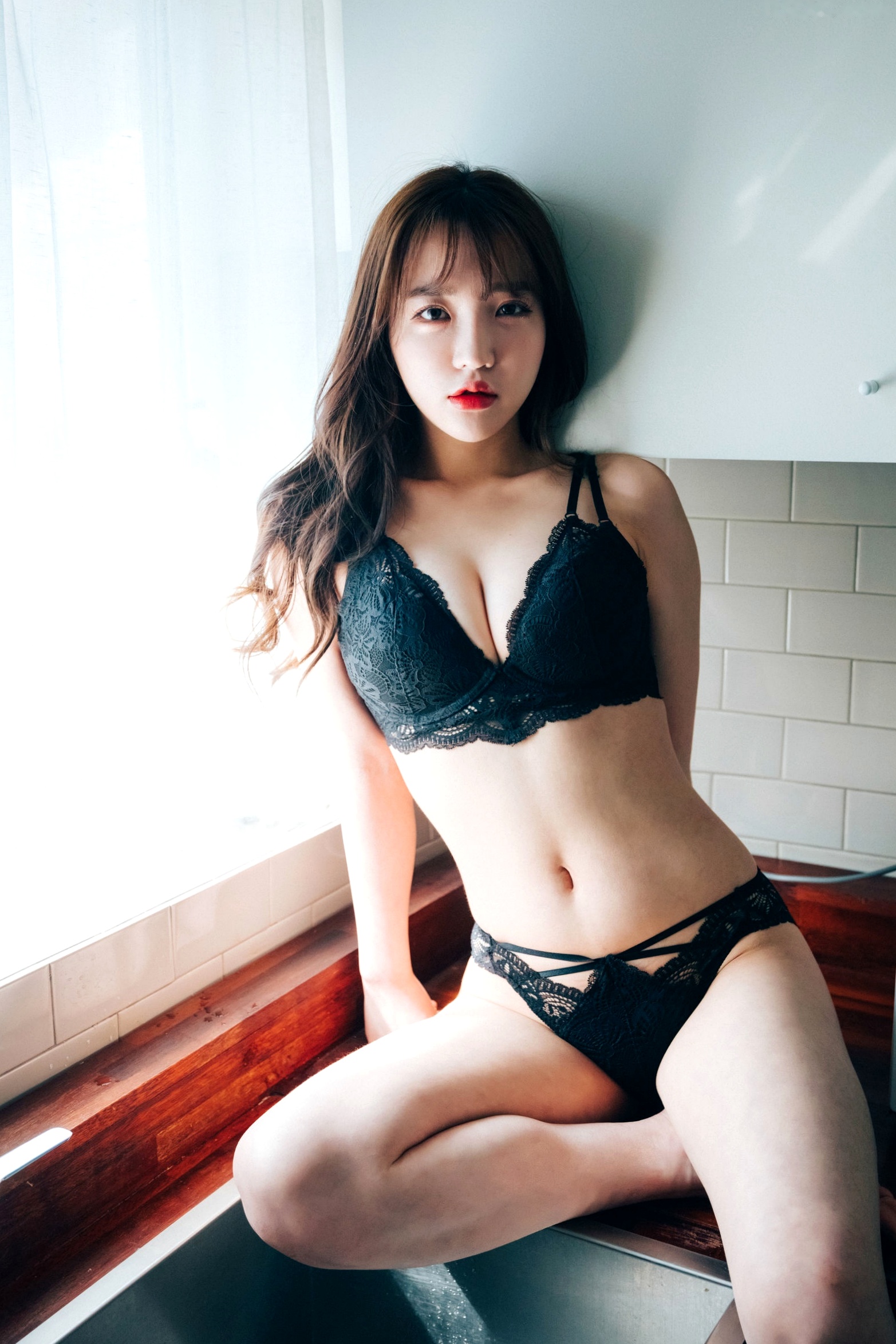 Gallery - 韩国美女孙乐乐Son YeEun私房写真，性感黑色内衣诱惑，浴室家居大尺度精选韩国性感内衣私房照女神 女神私房照_秀色女神 - image 22