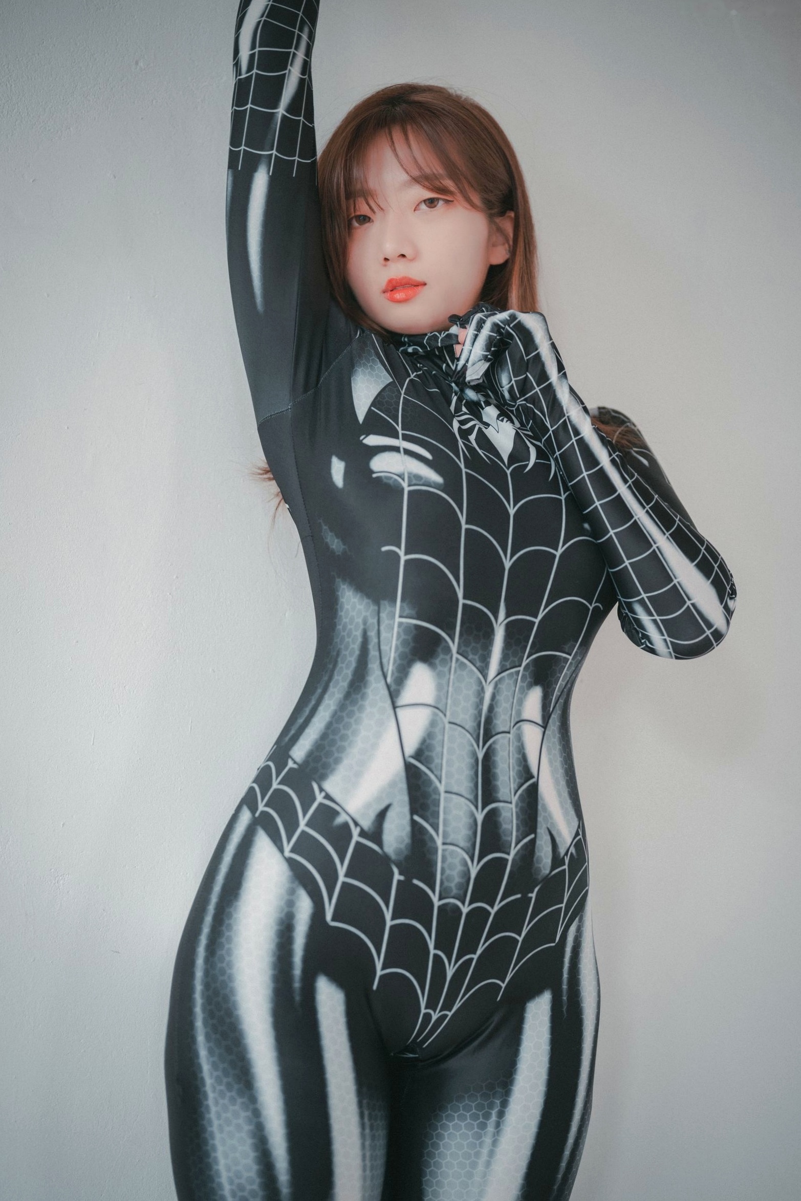 Gallery - 韩国美女Koby演绎婀娜蜘蛛女郎，紧身制服角色扮演，挑战极致曲线诱惑，室内私房大片精选韩国性感角色扮演制服诱惑 女神私房照_秀色女神 - image 2