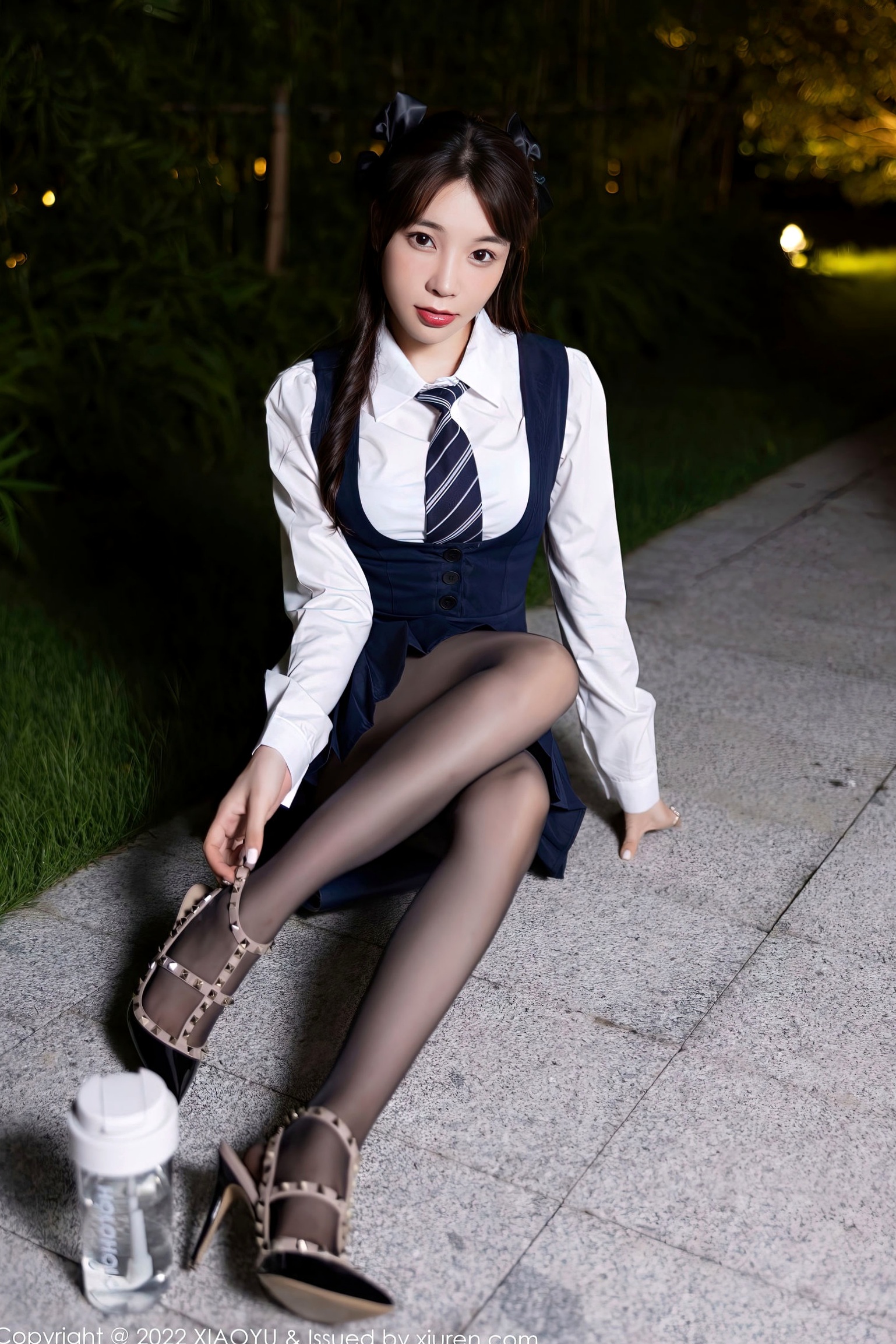 Gallery - XiaoYu语画界 - Painting World 894-徐莉芝-深蓝背带裙诱惑,职场OL制服,超薄黑丝美腿,居家私房摄影写真语画界 - Painting World 制服黑丝私房照性感诱惑 女神私房照_秀色女神 - image 5