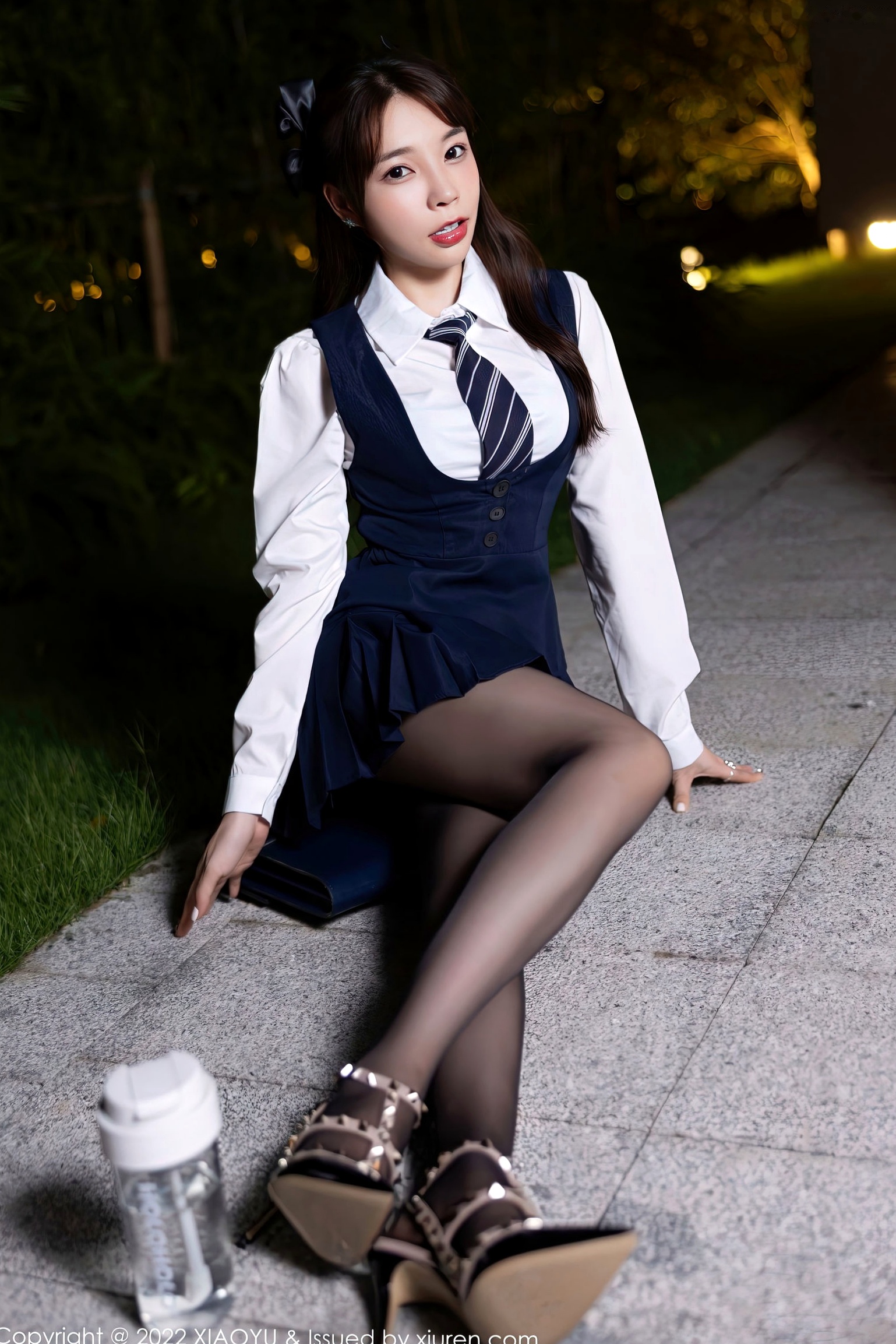 Gallery - XiaoYu语画界 - Painting World 894-徐莉芝-深蓝背带裙诱惑,职场OL制服,超薄黑丝美腿,居家私房摄影写真语画界 - Painting World 制服黑丝私房照性感诱惑 女神私房照_秀色女神 - image 8