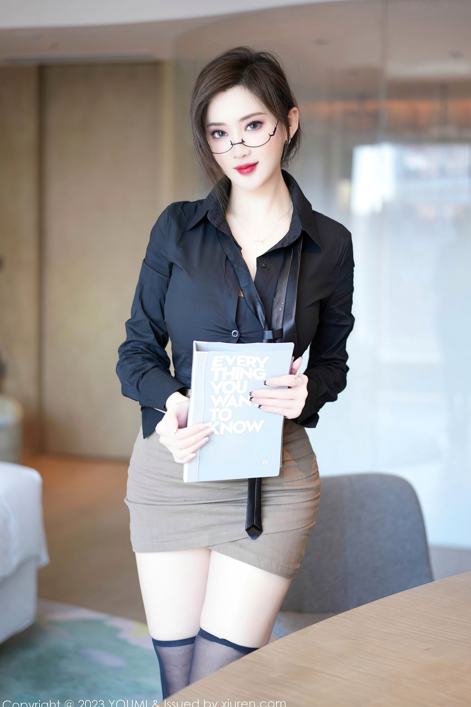 Gallery - YouMi尤蜜荟 - Chiness Model -968-Carol周妍希，黑色职业装诱惑，职场OL装扮，尽显优雅干练与曼妙身材，黑丝美腿与精致脸庞，展现轻熟女神魅力，无圣光大尺度私房写真尤蜜荟 - Chiness Model 性感黑丝制服丝袜诱惑美腿大尺度 女神私房照_秀色女神 - image 5