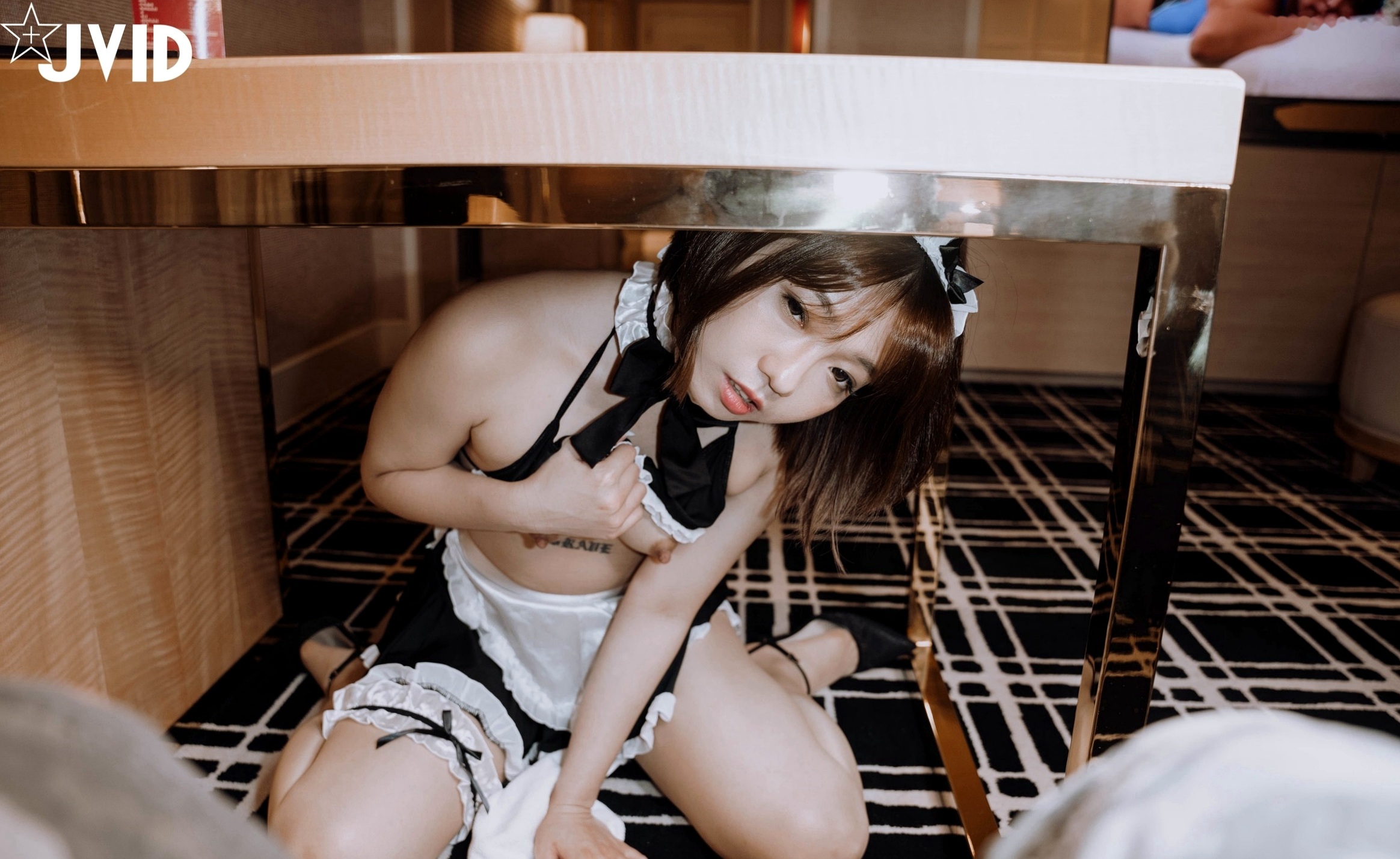 Gallery - JVID雅捷《钟点女仆》系列：极致诱惑女仆角色扮演，大尺度私房写真演绎媚惑美尻，心跳加速的卧室诱惑JVID女仆角色扮演大尺度诱惑私房照 女神私房照_秀色女神 - image 9