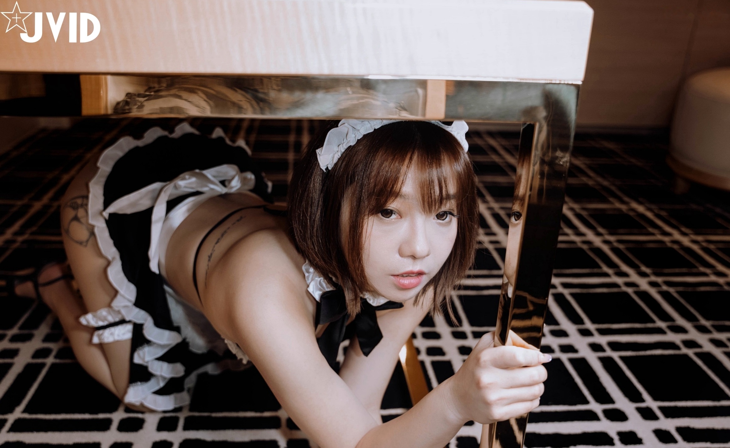 Gallery - JVID雅捷《钟点女仆》系列：极致诱惑女仆角色扮演，大尺度私房写真演绎媚惑美尻，心跳加速的卧室诱惑JVID女仆角色扮演大尺度诱惑私房照 女神私房照_秀色女神 - image 13