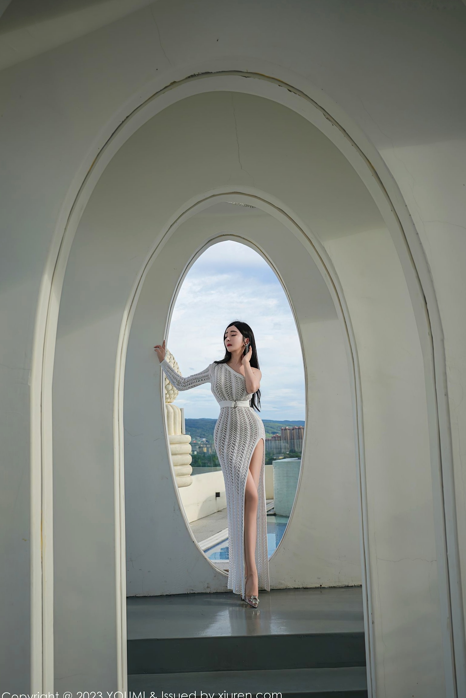 Gallery - YouMi尤蜜荟 - Chiness Model -允尔-白色镂空连衣裙泳池湿身写真，身材饱满气质冷艳，极致性感尤物撩人时刻性感尤蜜荟 - Chiness Model 泳池湿身尤物 女神私房照_秀色女神 - image 1