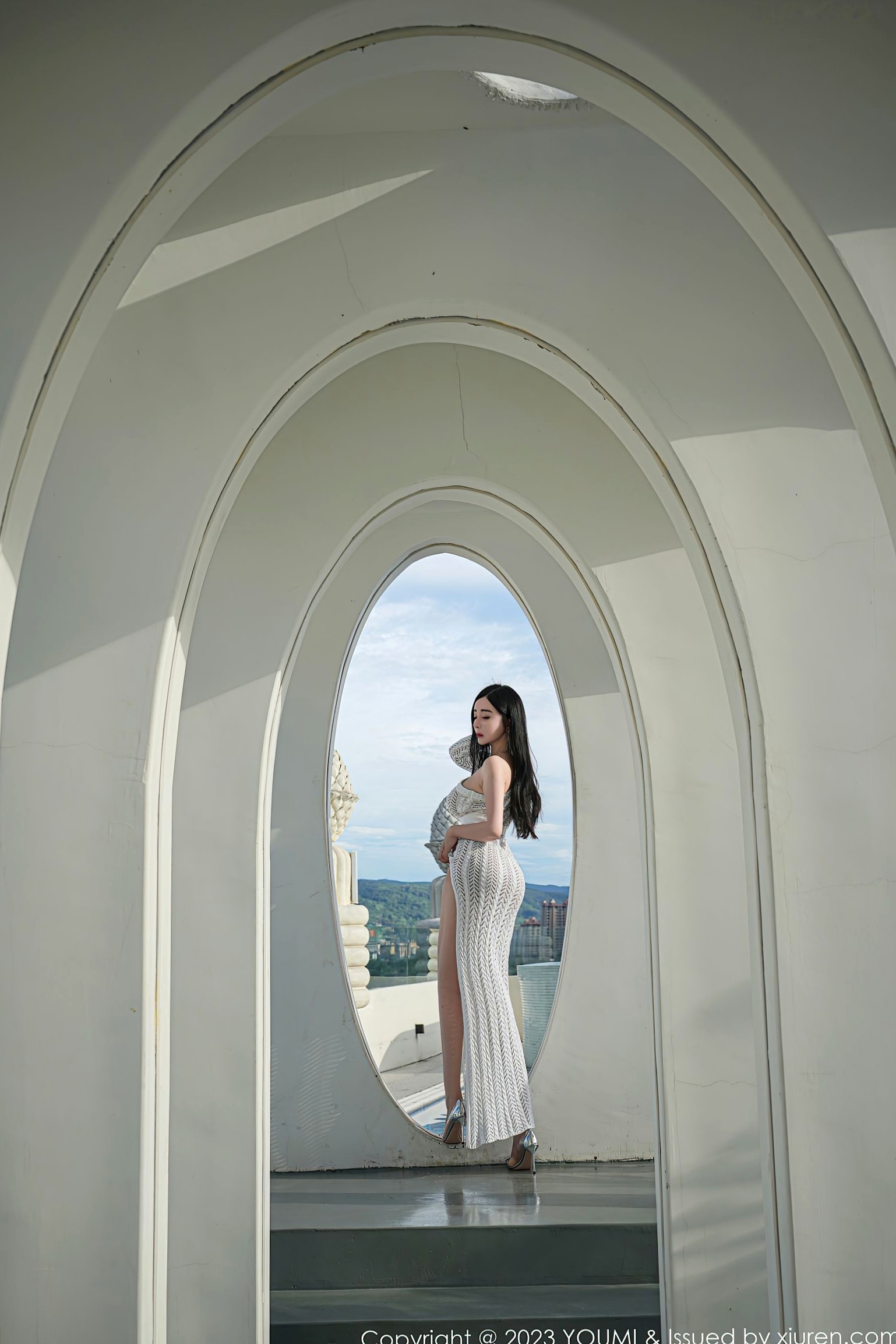 Gallery - YouMi尤蜜荟 - Chiness Model -允尔-白色镂空连衣裙泳池湿身写真，身材饱满气质冷艳，极致性感尤物撩人时刻性感尤蜜荟 - Chiness Model 泳池湿身尤物 女神私房照_秀色女神 - image 2