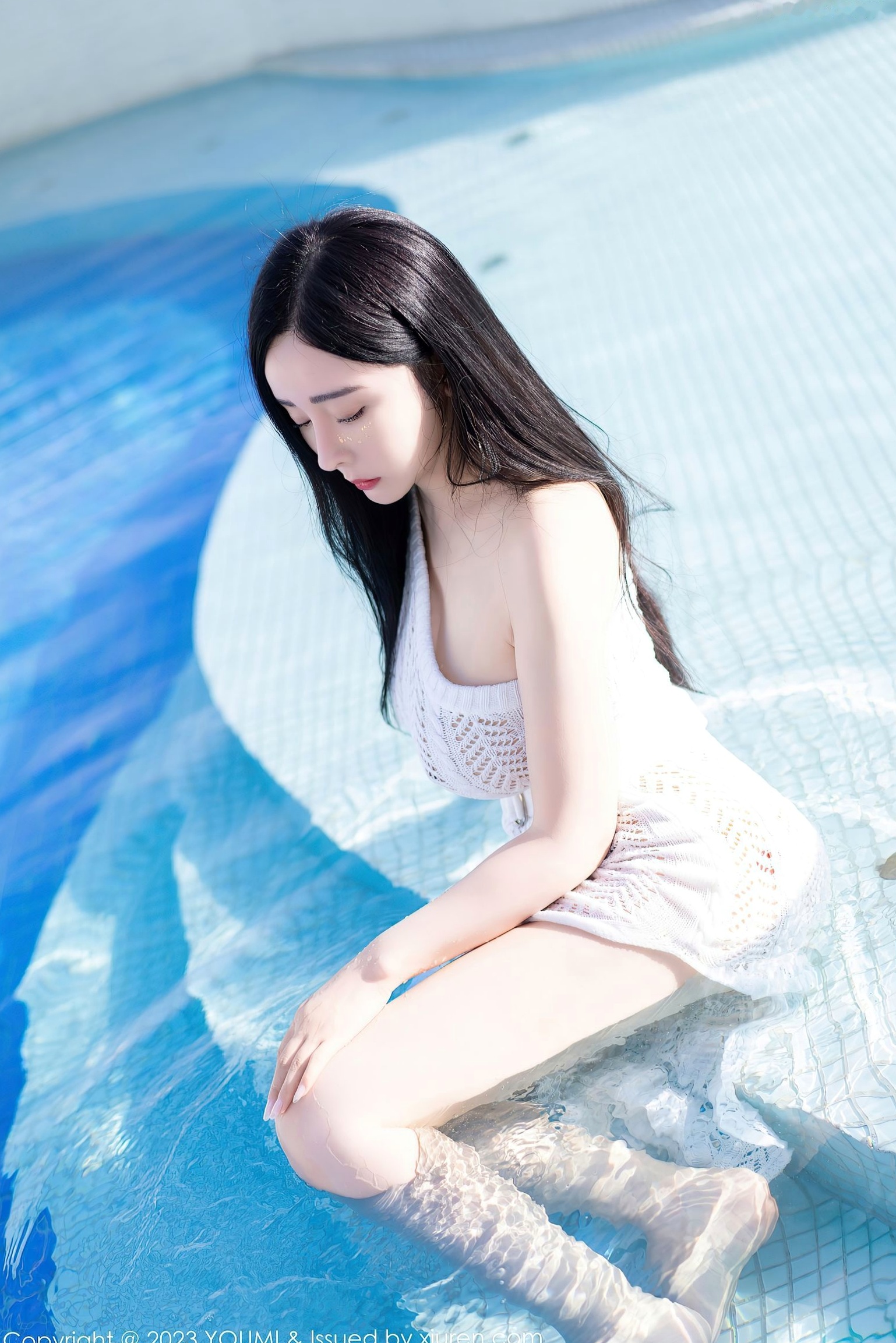 Gallery - YouMi尤蜜荟 - Chiness Model -允尔-白色镂空连衣裙泳池湿身写真，身材饱满气质冷艳，极致性感尤物撩人时刻性感尤蜜荟 - Chiness Model 泳池湿身尤物 女神私房照_秀色女神 - image 11