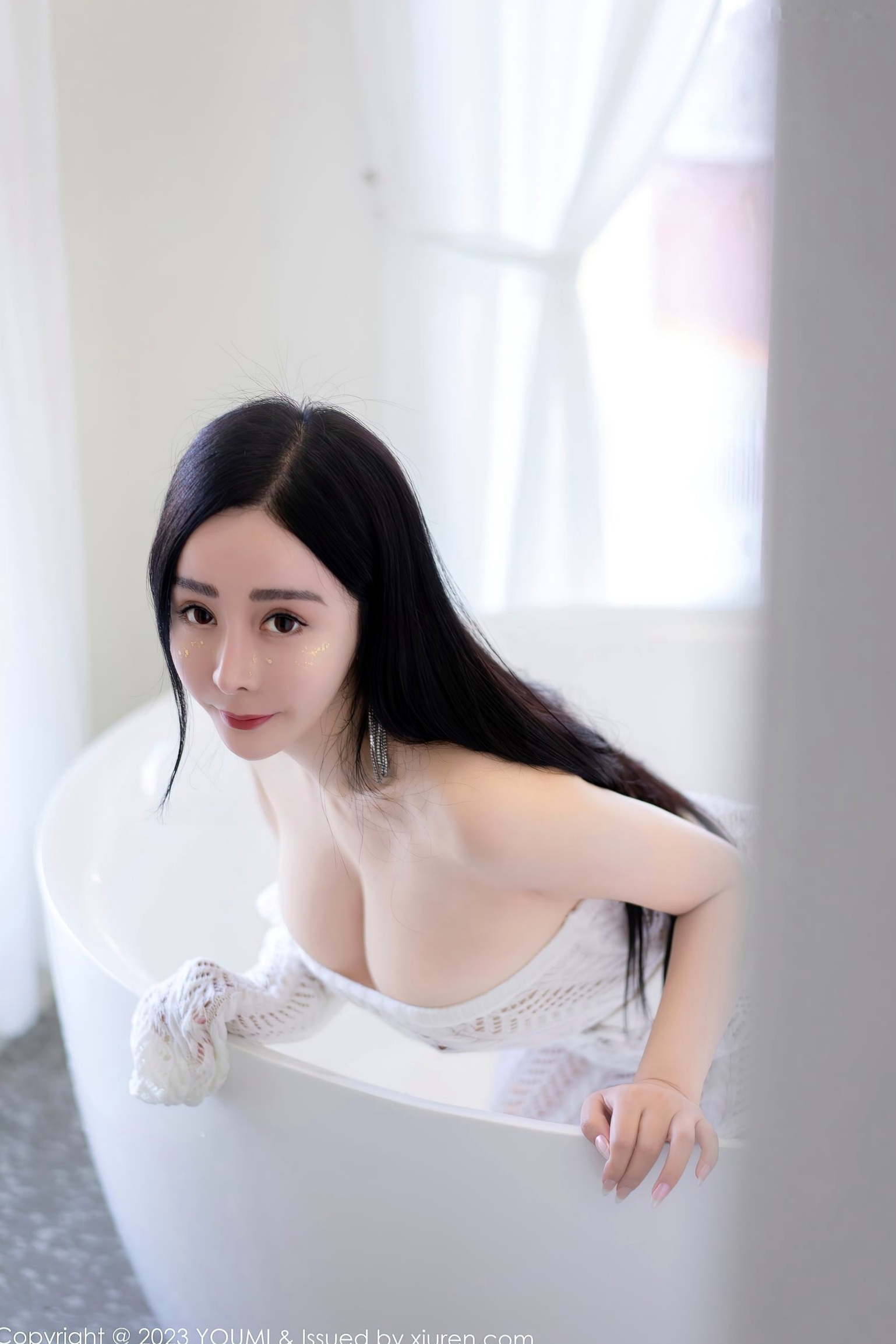 Gallery - YouMi尤蜜荟 - Chiness Model -允尔-白色镂空连衣裙泳池湿身写真，身材饱满气质冷艳，极致性感尤物撩人时刻性感尤蜜荟 - Chiness Model 泳池湿身尤物 女神私房照_秀色女神 - image 44