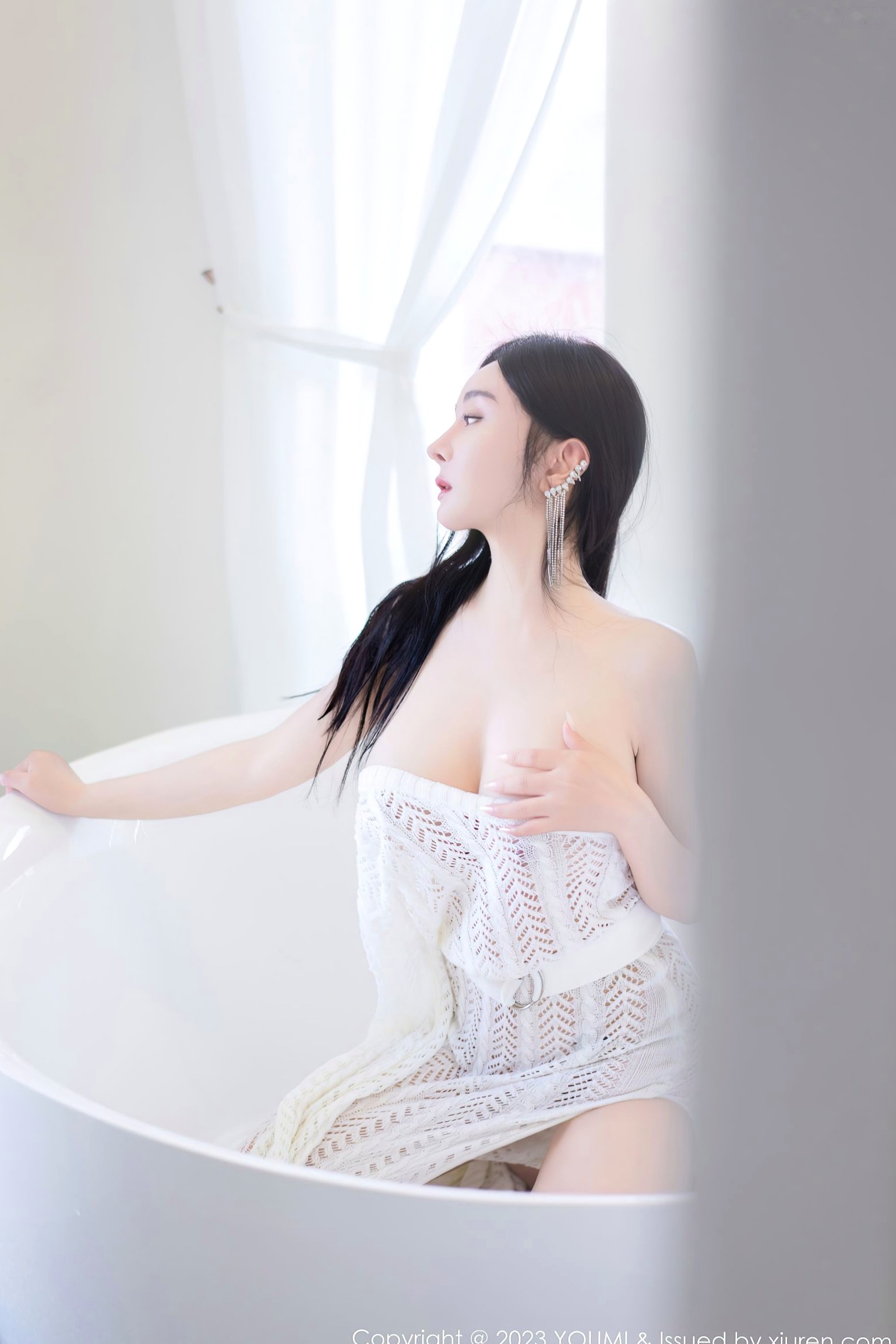Gallery - YouMi尤蜜荟 - Chiness Model -允尔-白色镂空连衣裙泳池湿身写真，身材饱满气质冷艳，极致性感尤物撩人时刻性感尤蜜荟 - Chiness Model 泳池湿身尤物 女神私房照_秀色女神 - image 45