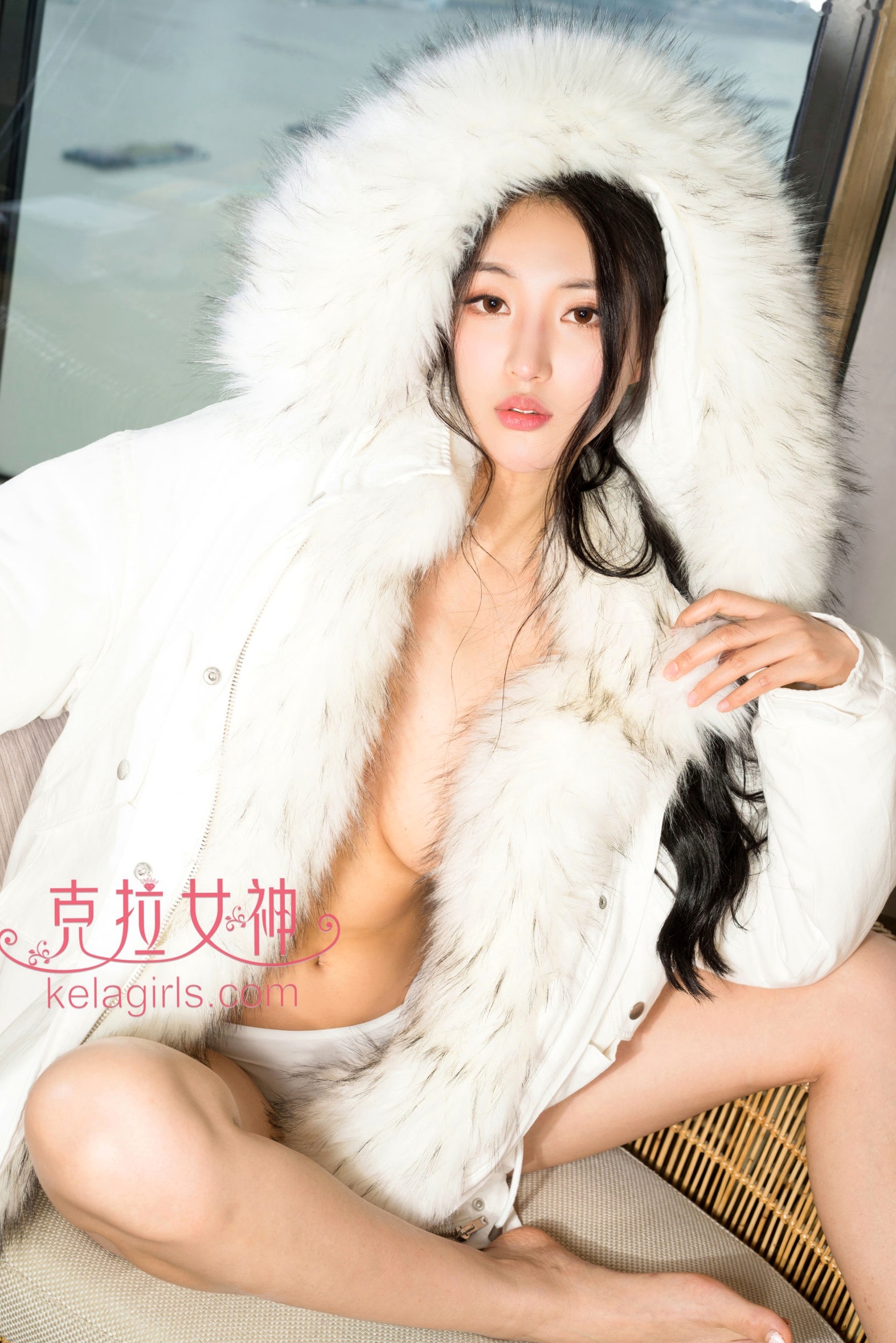 Gallery - KelaGirls克拉女神-2018.03.08-璇子-《北极与赤道》-冬日室内极致性感私房写真，毛领羽绒服内的撩人诱惑，尽展傲人身材性感诱惑私房照克拉女神 女神私房照_秀色女神 - image 23