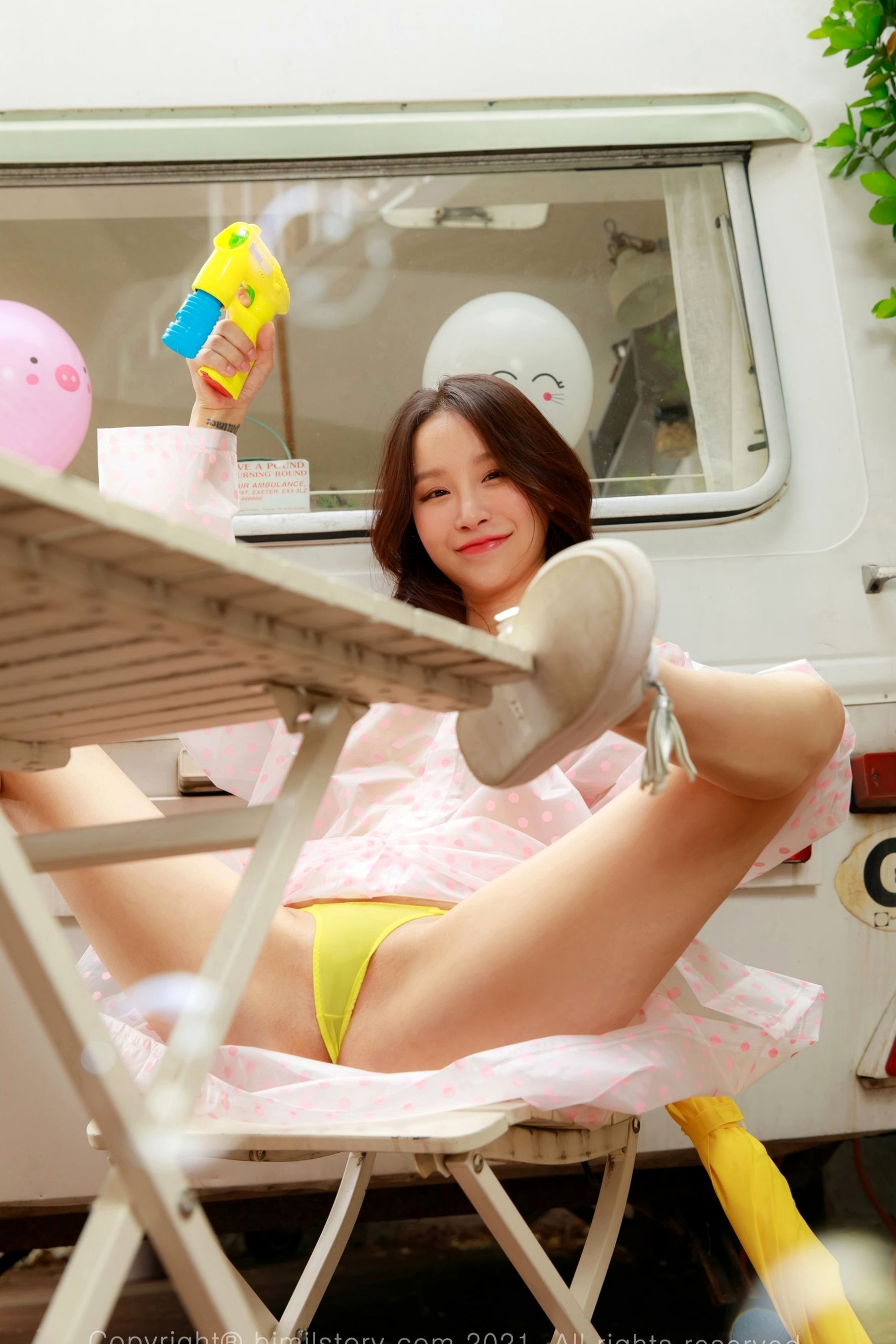 Gallery - 韩国美女Leesul-雨后户外写真，透视雨衣诱惑与清纯俏皮，房车旁的泡泡午休时间-Bimilstory Vol.04韩国户外诱惑清纯比基尼 女神私房照_秀色女神 - image 9