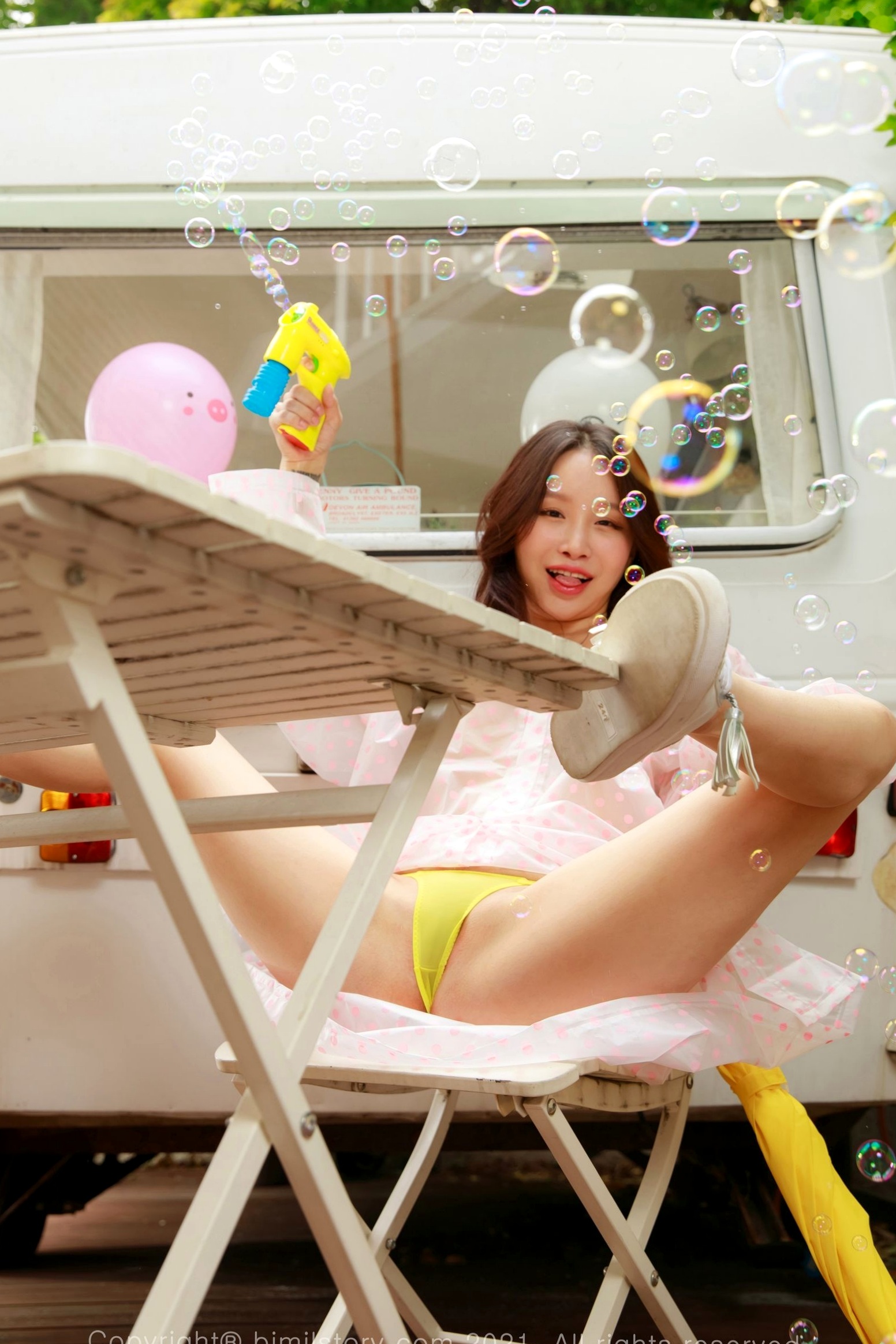 Gallery - 韩国美女Leesul-雨后户外写真，透视雨衣诱惑与清纯俏皮，房车旁的泡泡午休时间-Bimilstory Vol.04韩国户外诱惑清纯比基尼 女神私房照_秀色女神 - image 10