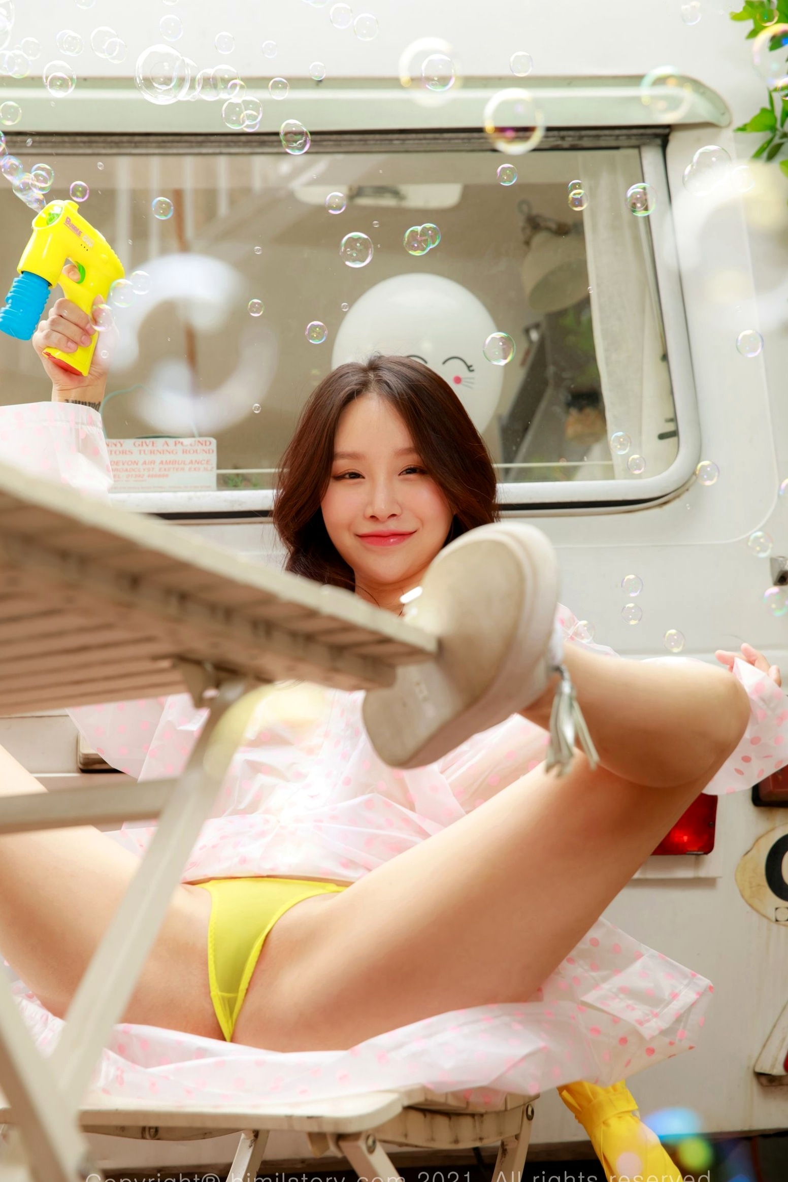 Gallery - 韩国美女Leesul-雨后户外写真，透视雨衣诱惑与清纯俏皮，房车旁的泡泡午休时间-Bimilstory Vol.04韩国户外诱惑清纯比基尼 女神私房照_秀色女神 - image 11