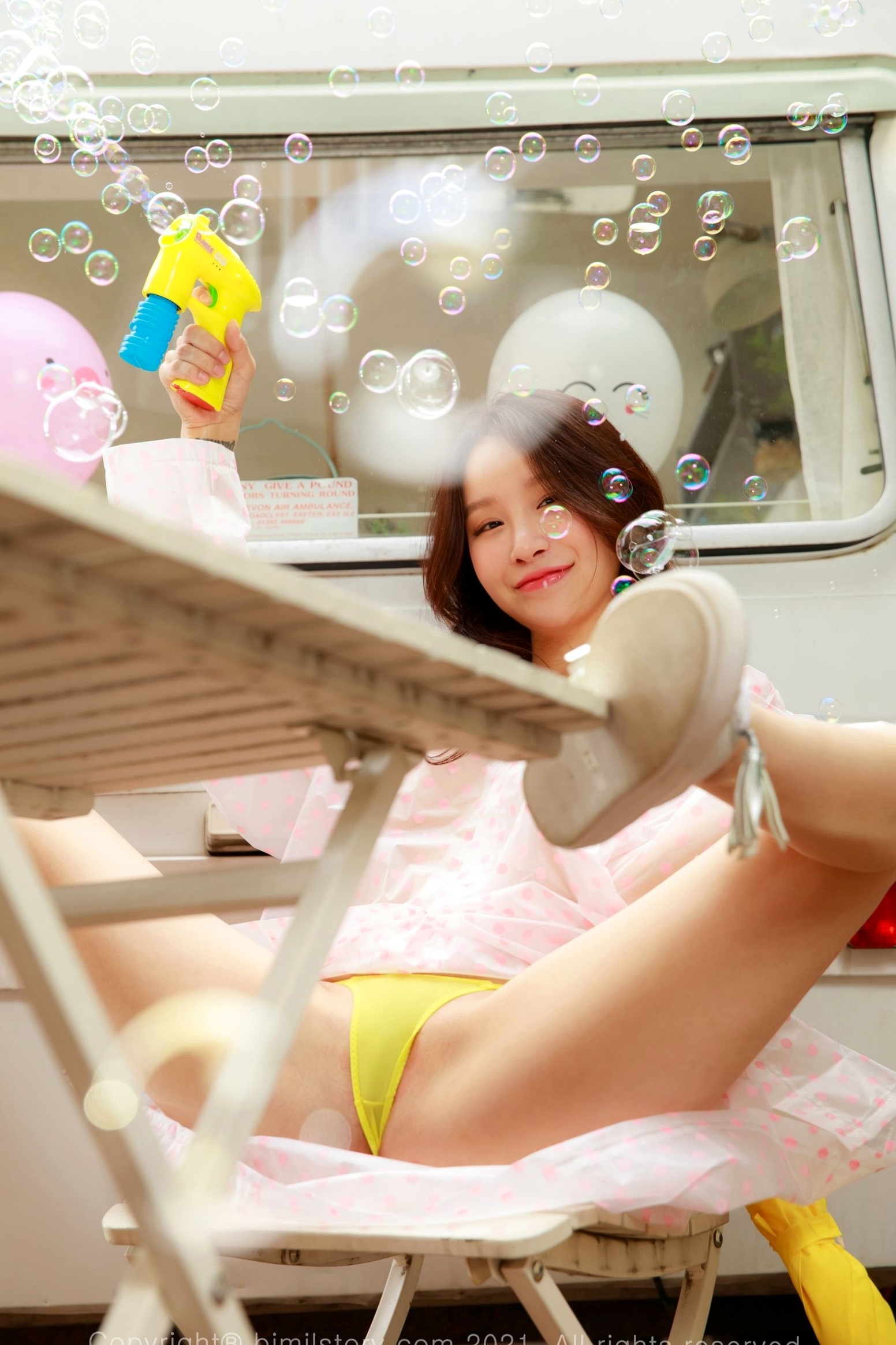 Gallery - 韩国美女Leesul-雨后户外写真，透视雨衣诱惑与清纯俏皮，房车旁的泡泡午休时间-Bimilstory Vol.04韩国户外诱惑清纯比基尼 女神私房照_秀色女神 - image 12