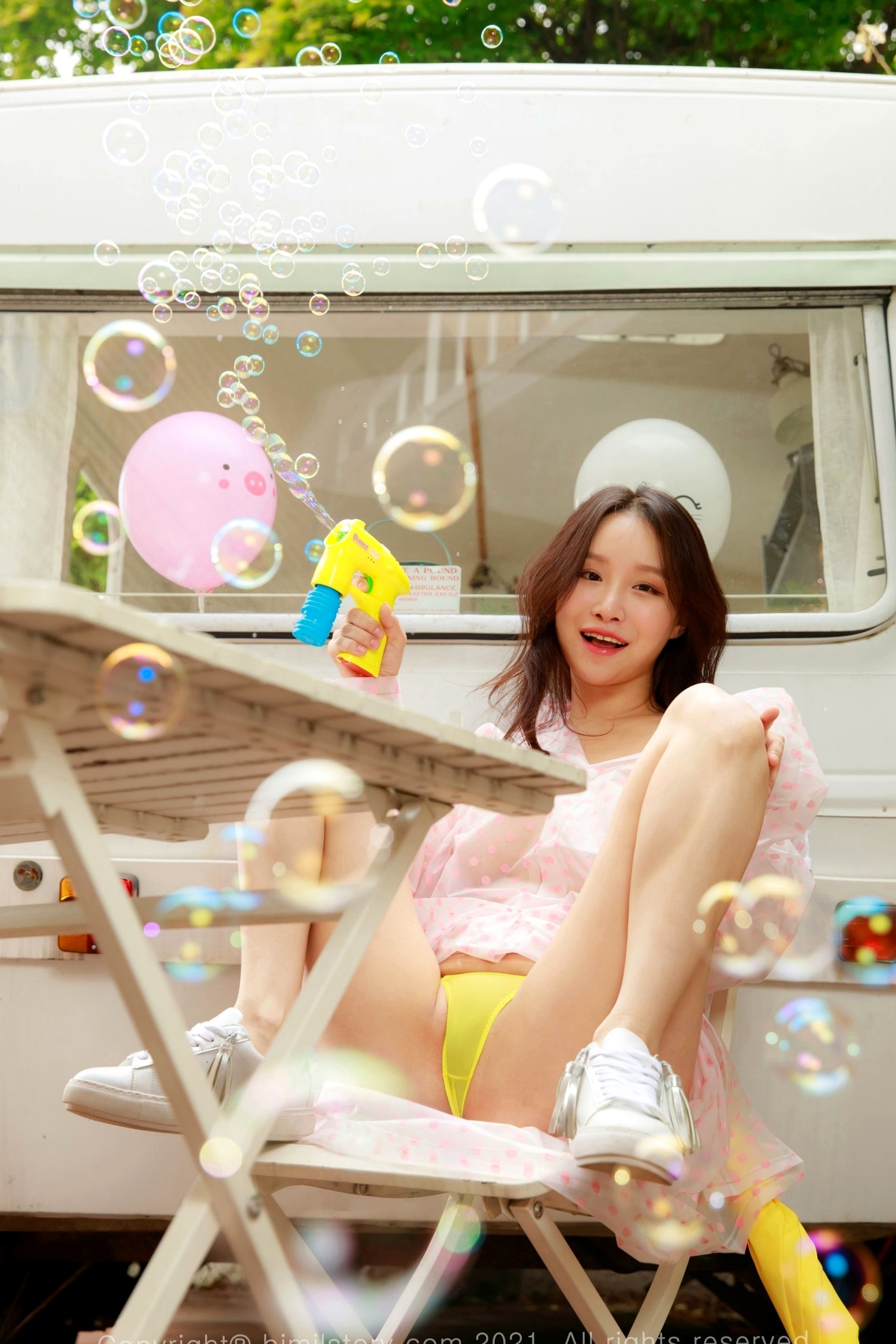 Gallery - 韩国美女Leesul-雨后户外写真，透视雨衣诱惑与清纯俏皮，房车旁的泡泡午休时间-Bimilstory Vol.04韩国户外诱惑清纯比基尼 女神私房照_秀色女神 - image 14