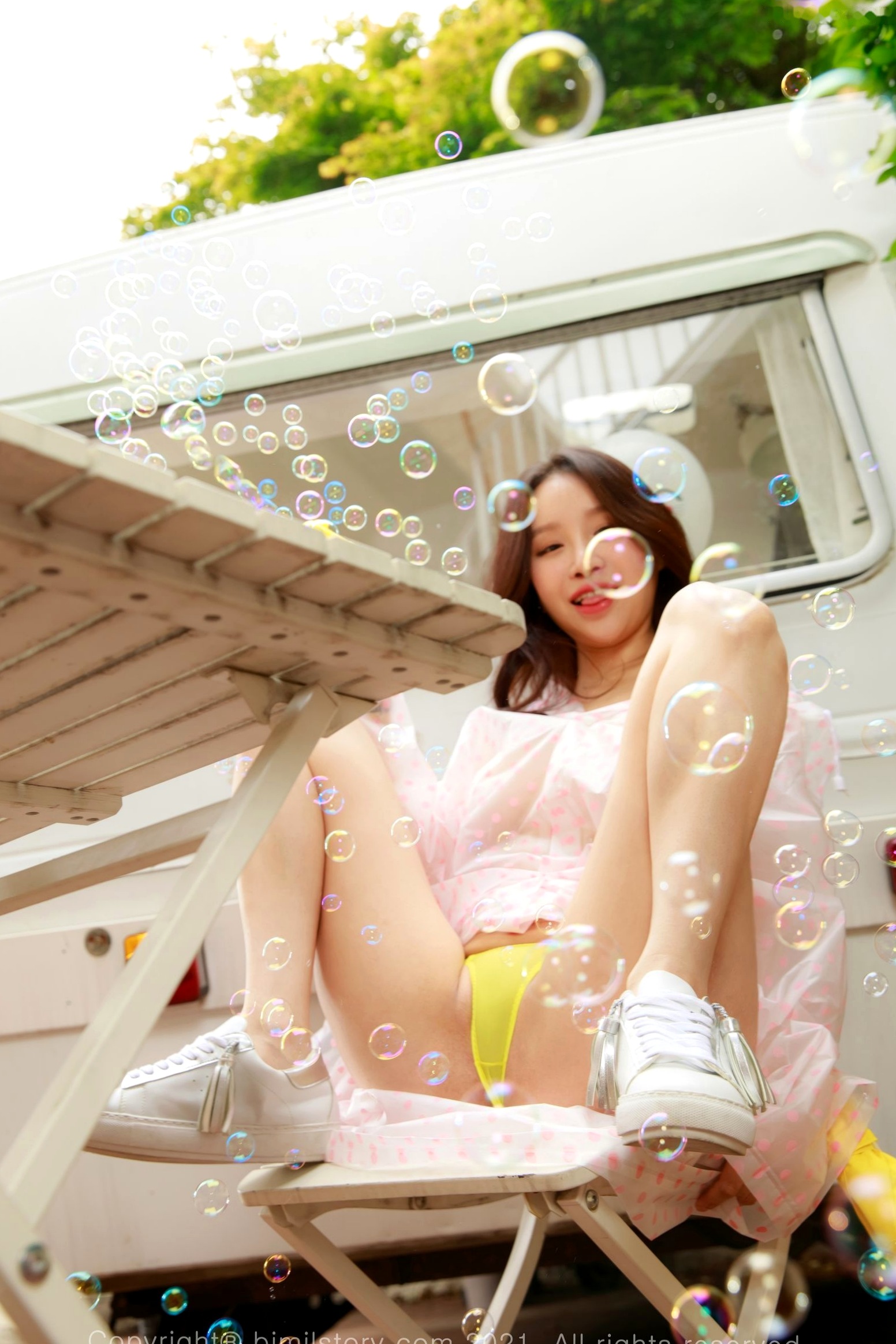 Gallery - 韩国美女Leesul-雨后户外写真，透视雨衣诱惑与清纯俏皮，房车旁的泡泡午休时间-Bimilstory Vol.04韩国户外诱惑清纯比基尼 女神私房照_秀色女神 - image 15