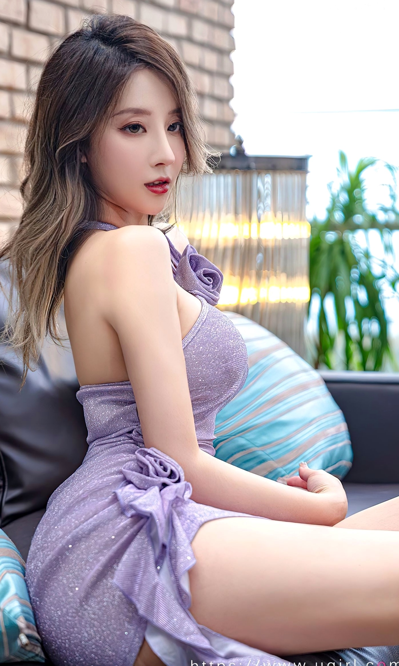 Gallery - UGirlsApp尤果圈 - Chiness Model 筱慧《蓝花楹的幻想》极致诱惑私房摄影，紧身短裙勾勒迷人曲线爱尤物 - Love Beauty 私房照诱惑性感尤物大尺度 女神私房照_秀色女神 - image 4