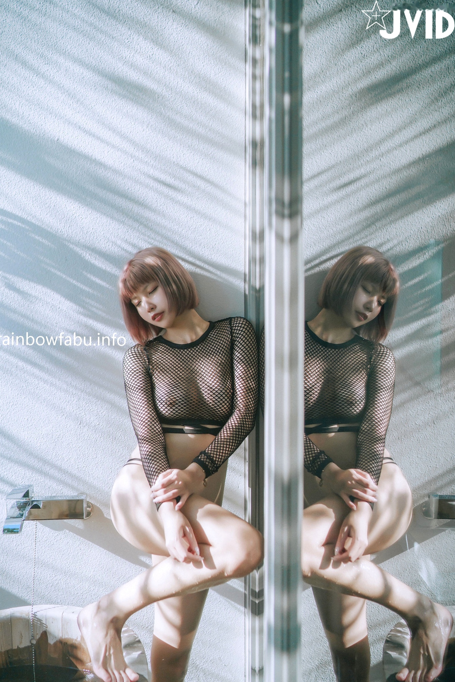 Gallery - JVID-果寶寶-未曾谋面的网恋小女友：短发私房写真，网眼诱惑、大尺度自然光影，极品纯欲诱惑JVID私房照诱惑大尺度性感 女神私房照_秀色女神 - image 10