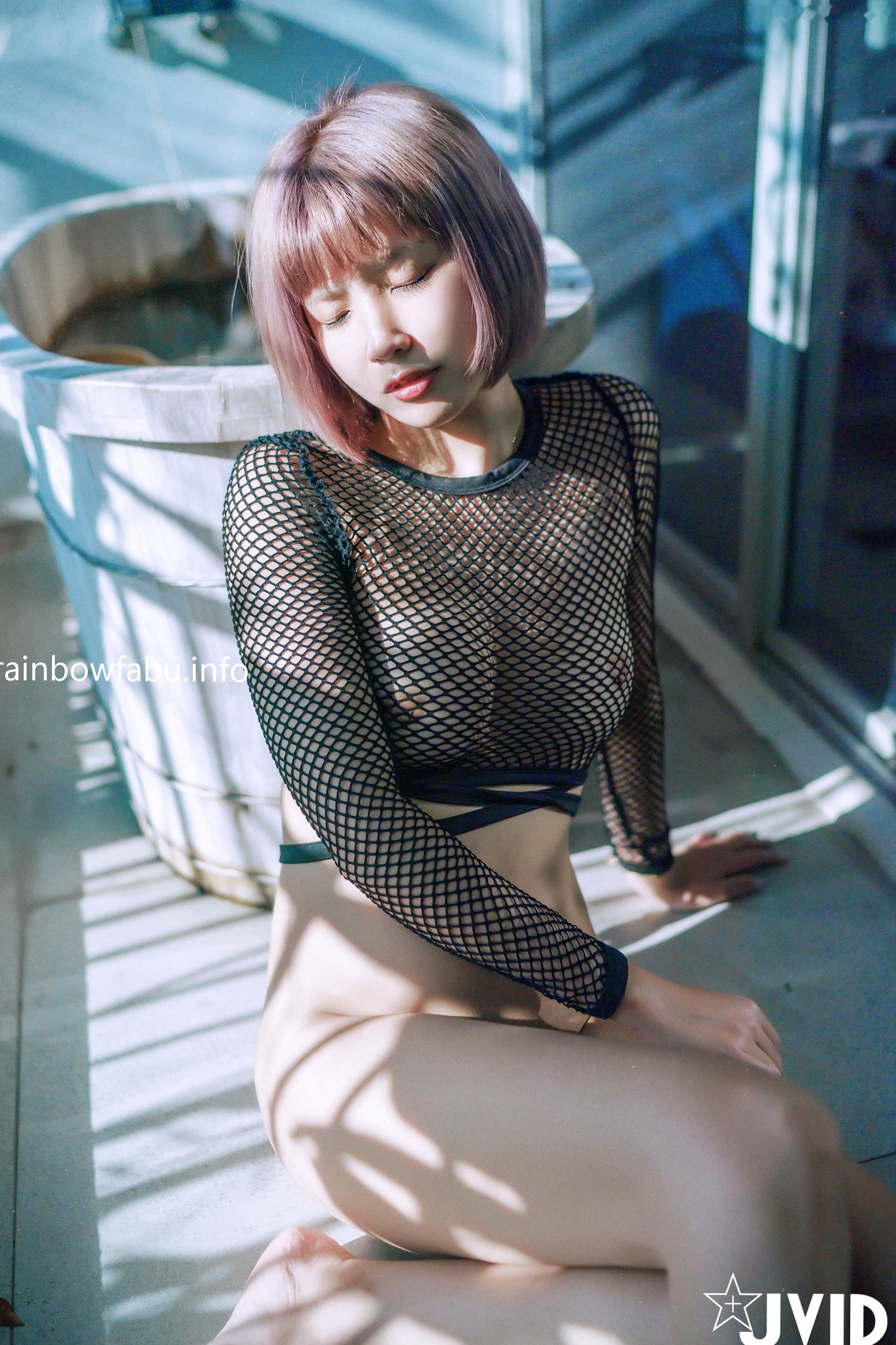 Gallery - JVID-果寶寶-未曾谋面的网恋小女友：短发私房写真，网眼诱惑、大尺度自然光影，极品纯欲诱惑JVID私房照诱惑大尺度性感 女神私房照_秀色女神 - image 23