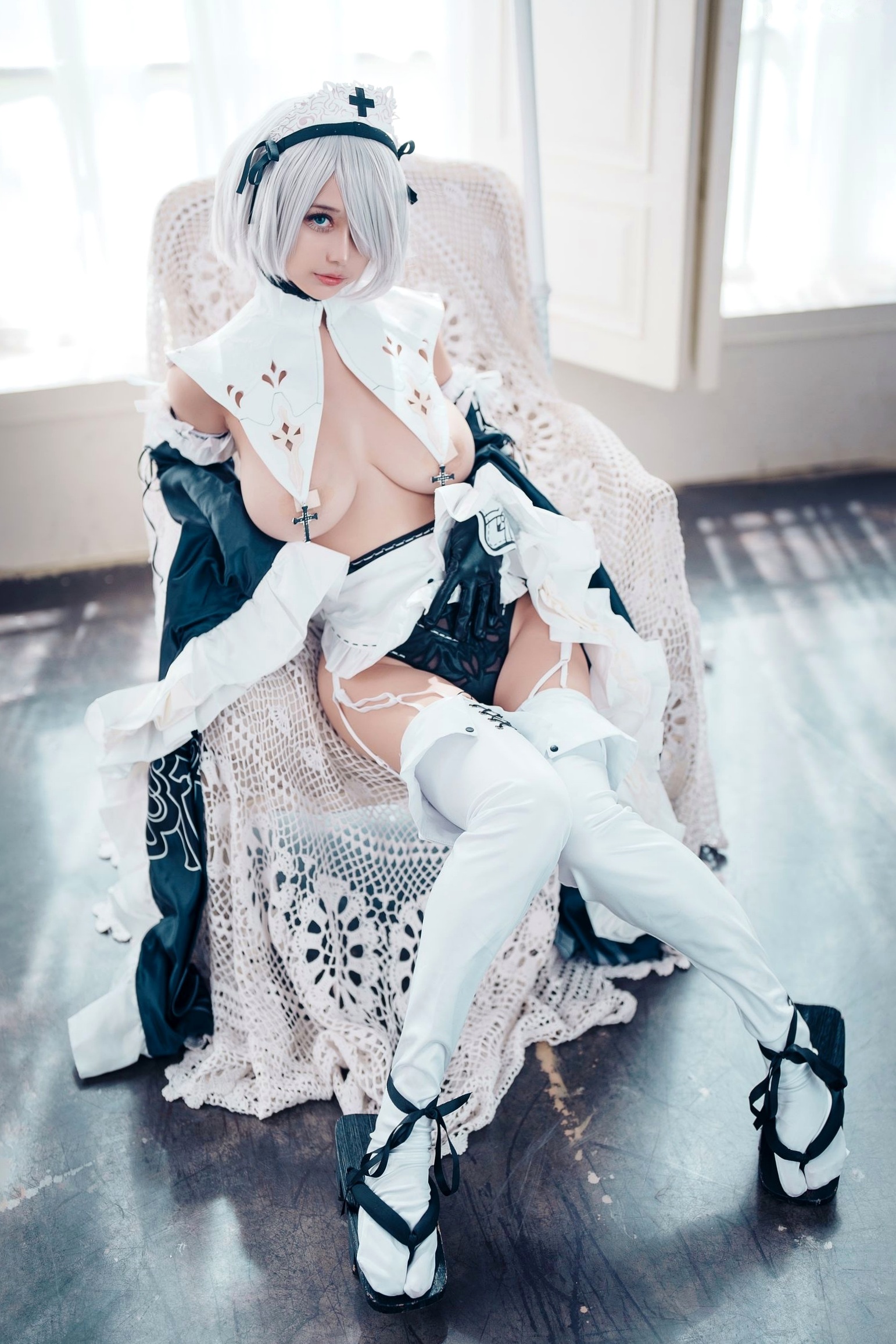 Gallery - 沖田凛花-Okita-Rinka-2B-Nun修女装COS：大胆火辣角色扮演，展现极致身材与诱惑魅力性感角色扮演制服诱惑私房照 女神私房照_秀色女神 - image 8