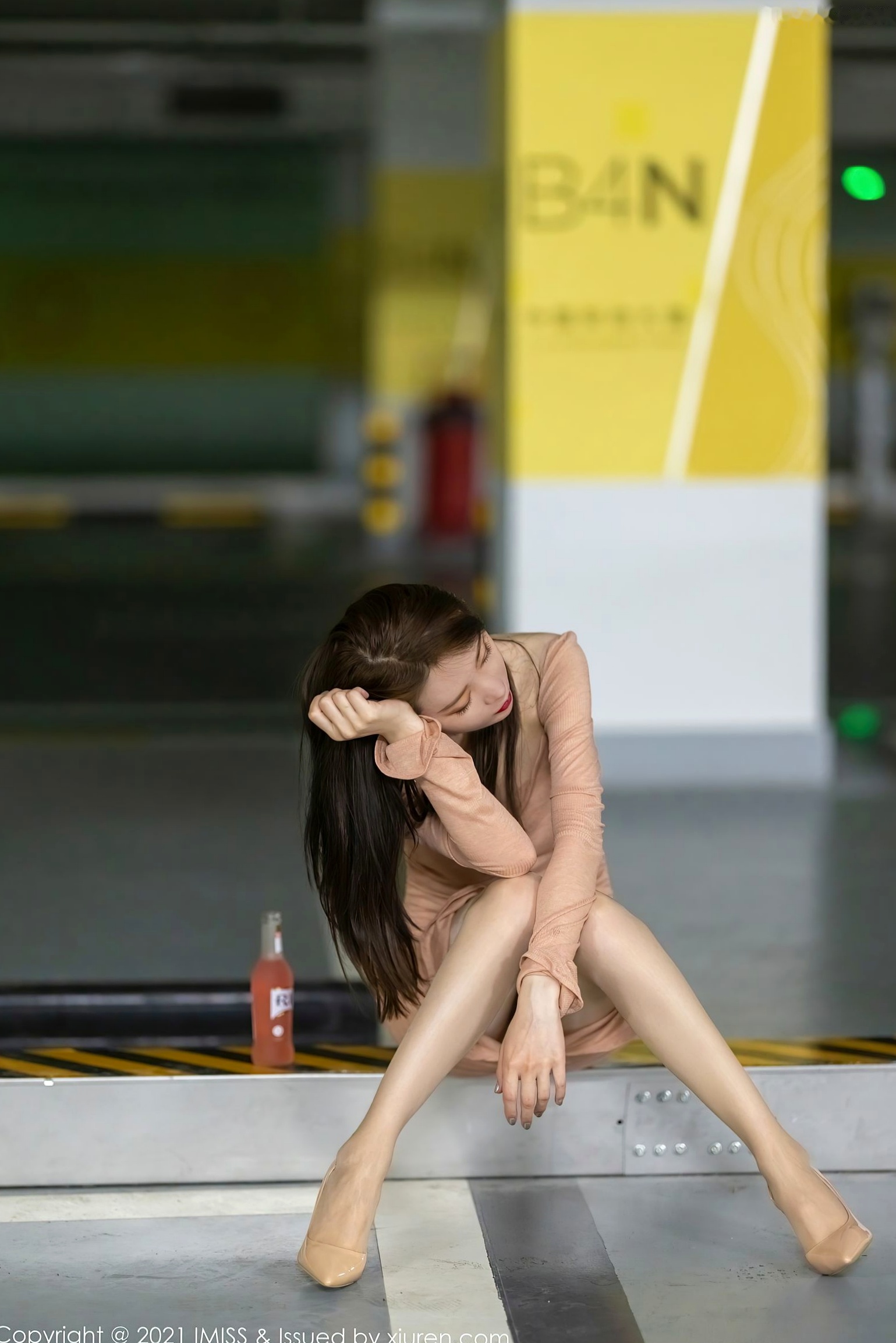 Gallery - IMiss爱蜜社 - Honey Club 596期：梦心月浅粉色修身连衣裙配肤色丝袜，极致性感美腿诱惑写真爱蜜社 - Honey Club 性感丝袜美腿私房照 女神私房照_秀色女神 - image 3