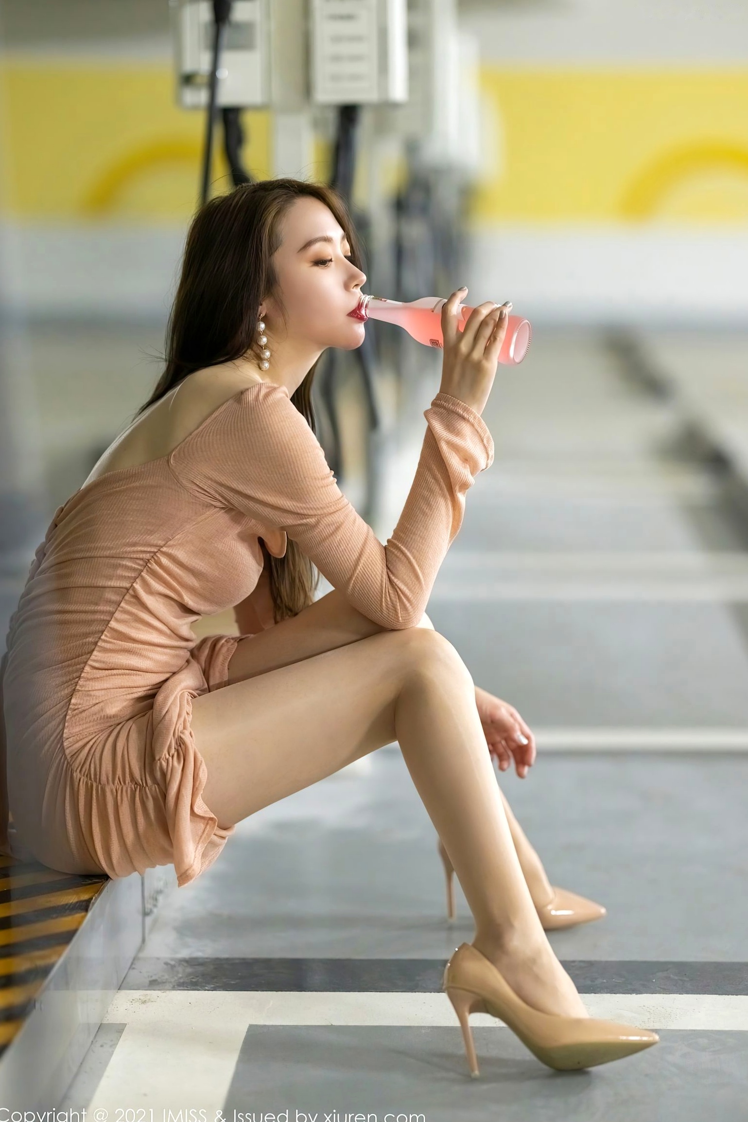 Gallery - IMiss爱蜜社 - Honey Club 596期：梦心月浅粉色修身连衣裙配肤色丝袜，极致性感美腿诱惑写真爱蜜社 - Honey Club 性感丝袜美腿私房照 女神私房照_秀色女神 - image 5