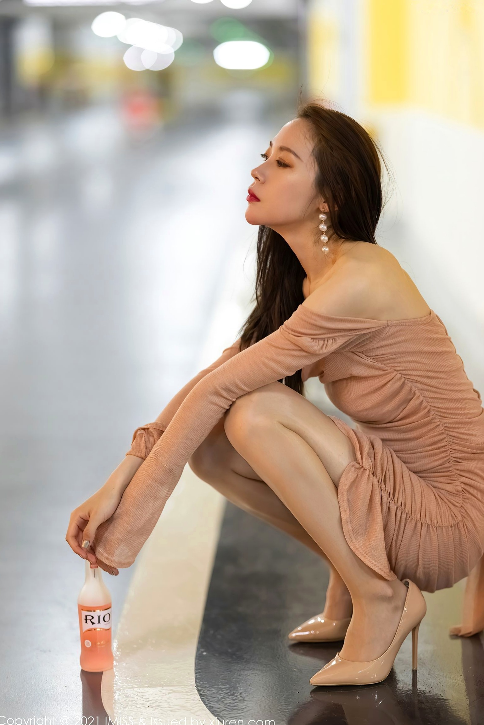 Gallery - IMiss爱蜜社 - Honey Club 596期：梦心月浅粉色修身连衣裙配肤色丝袜，极致性感美腿诱惑写真爱蜜社 - Honey Club 性感丝袜美腿私房照 女神私房照_秀色女神 - image 13
