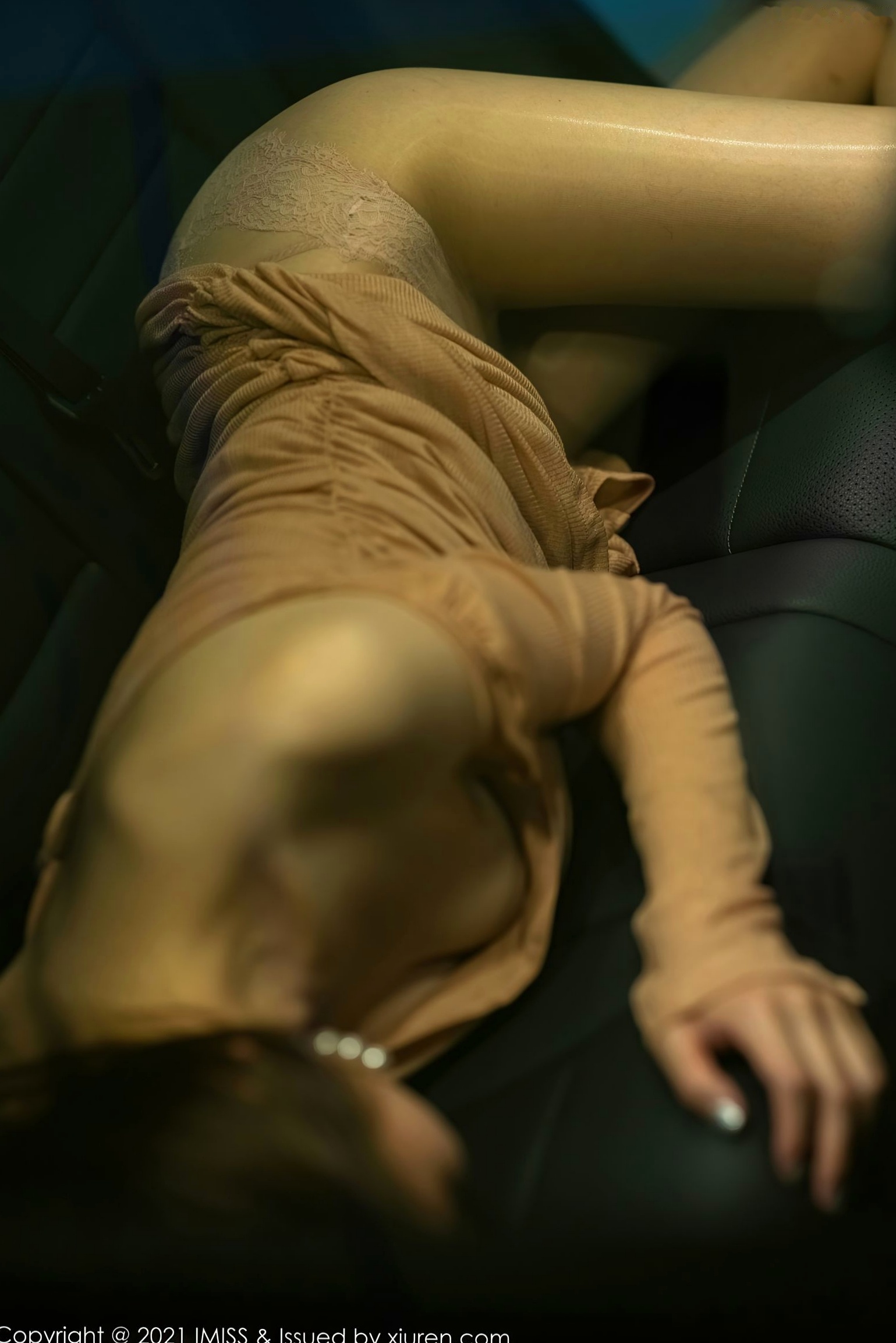 Gallery - IMiss爱蜜社 - Honey Club 596期：梦心月浅粉色修身连衣裙配肤色丝袜，极致性感美腿诱惑写真爱蜜社 - Honey Club 性感丝袜美腿私房照 女神私房照_秀色女神 - image 25