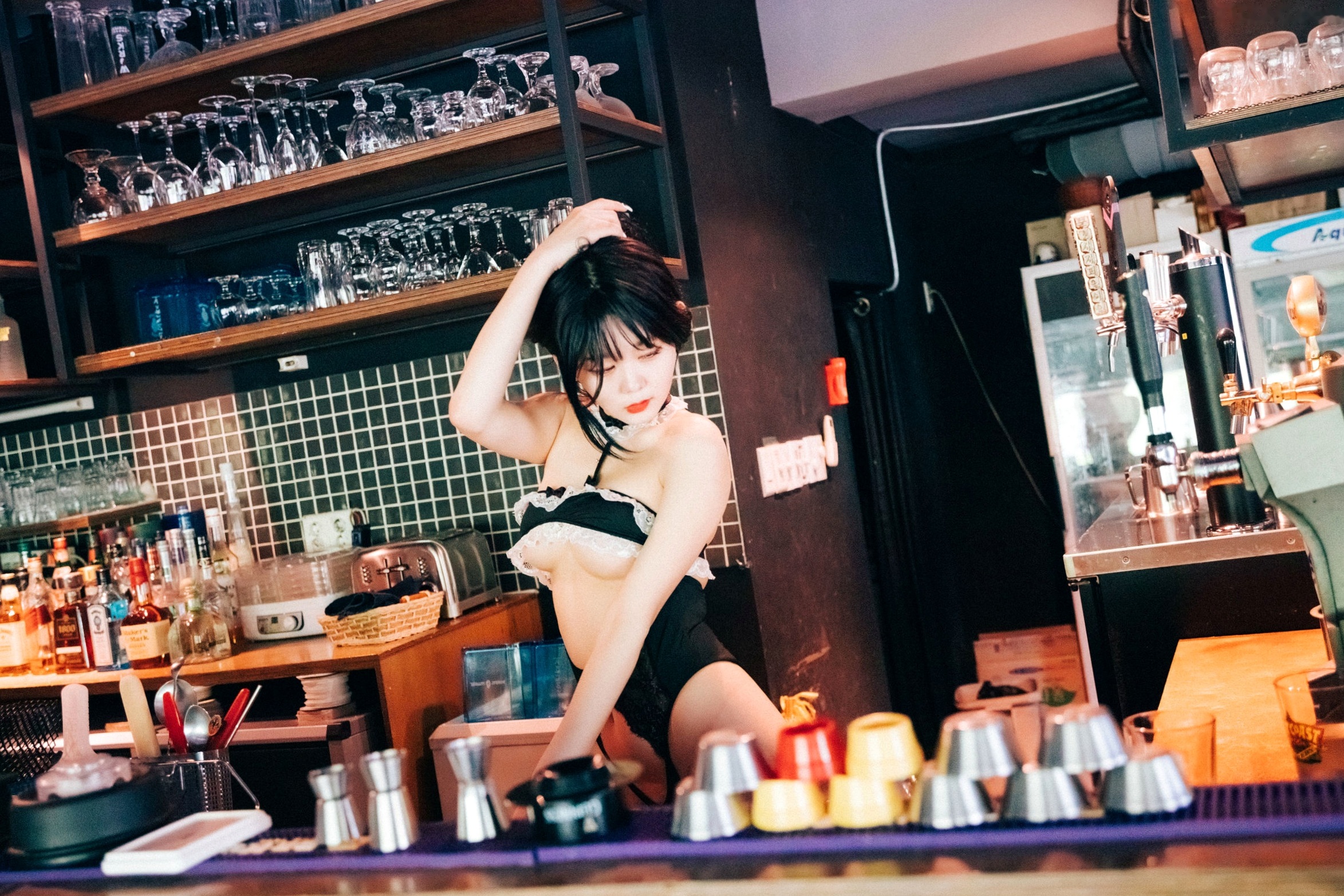 Gallery - 韩国美女琪雅Zia酒吧诱惑写真，性感蕾丝内衣制服诱惑，撩人吧台氛围感大片韩国性感诱惑丝袜私房照 女神私房照_秀色女神 - image 2