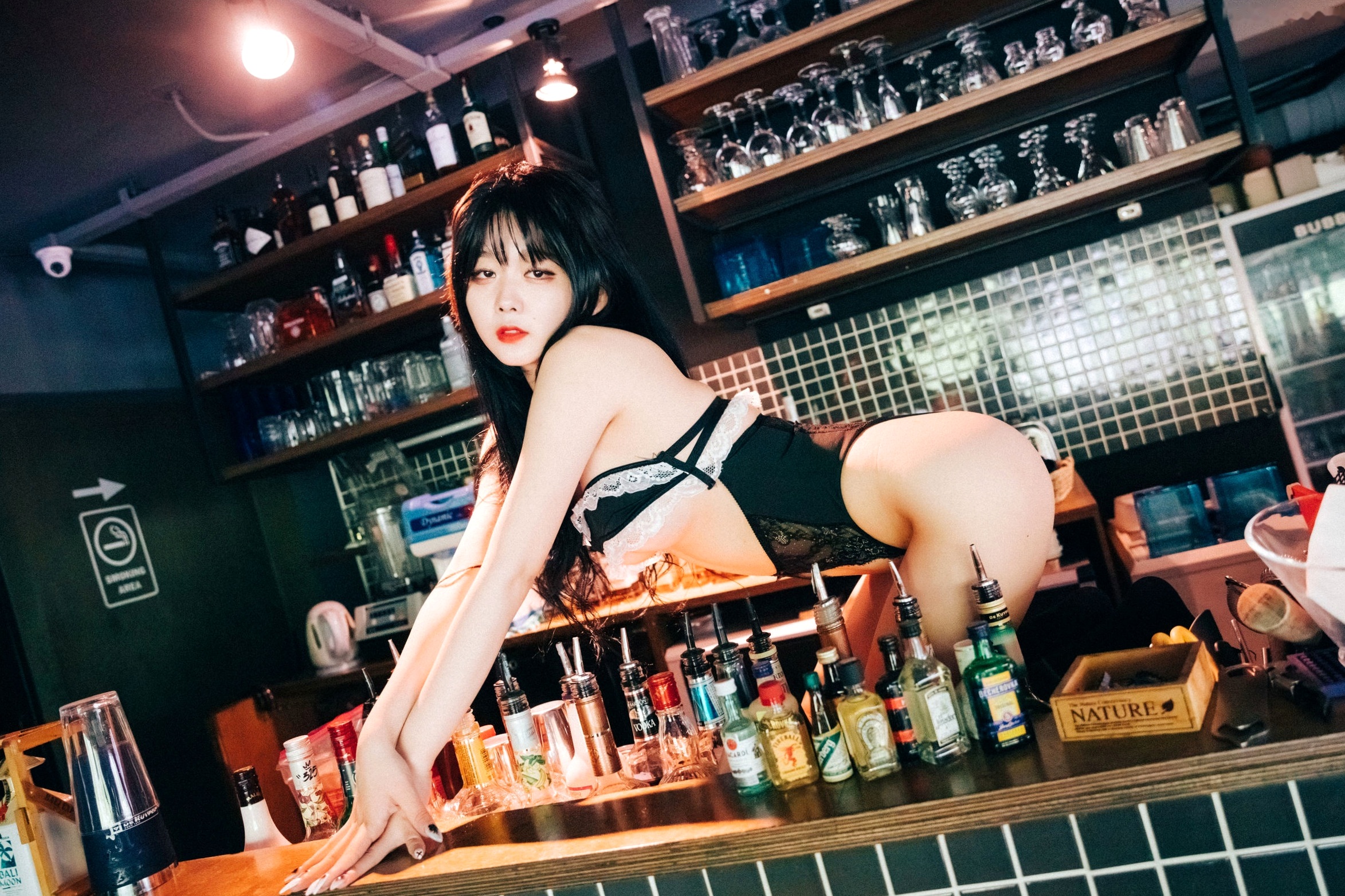 Gallery - 韩国美女琪雅Zia酒吧诱惑写真，性感蕾丝内衣制服诱惑，撩人吧台氛围感大片韩国性感诱惑丝袜私房照 女神私房照_秀色女神 - image 6