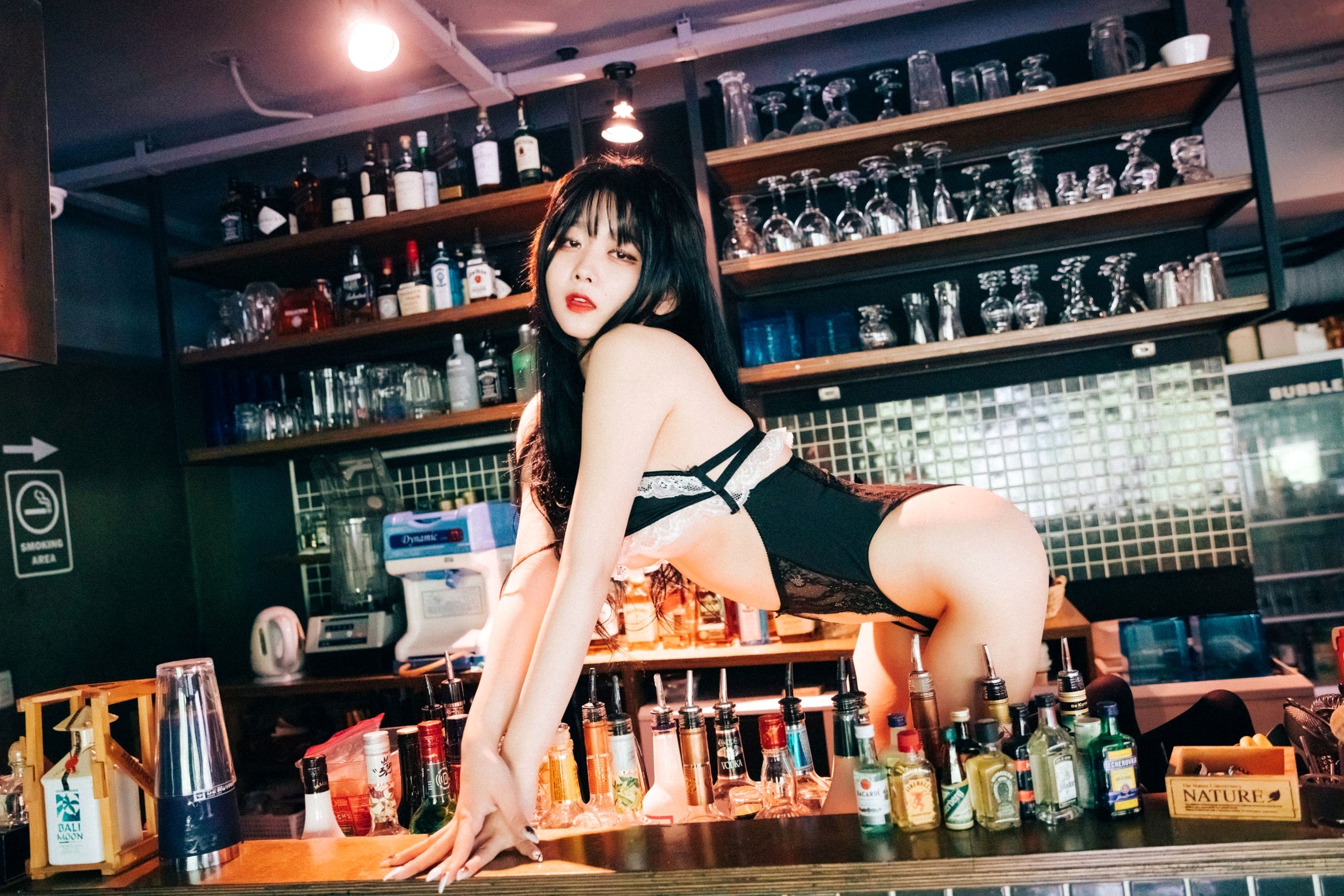 Gallery - 韩国美女琪雅Zia酒吧诱惑写真，性感蕾丝内衣制服诱惑，撩人吧台氛围感大片韩国性感诱惑丝袜私房照 女神私房照_秀色女神 - image 7