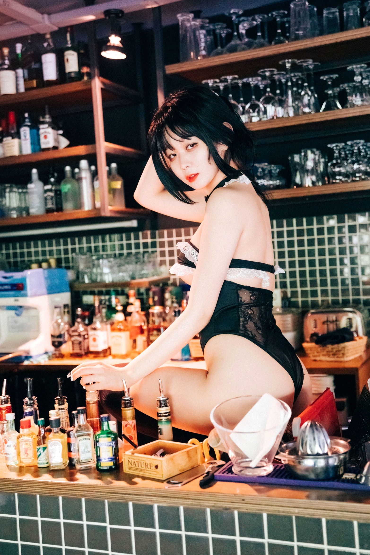 Gallery - 韩国美女琪雅Zia酒吧诱惑写真，性感蕾丝内衣制服诱惑，撩人吧台氛围感大片韩国性感诱惑丝袜私房照 女神私房照_秀色女神 - image 9