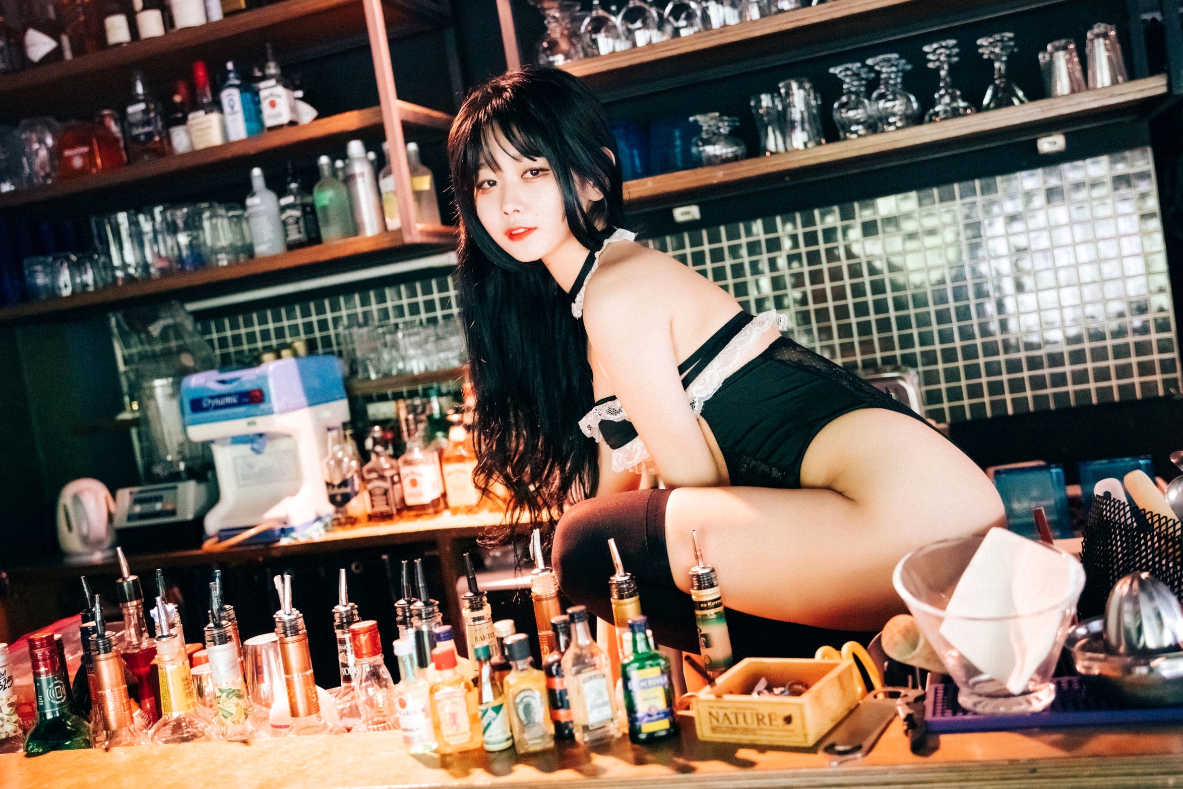 Gallery - 韩国美女琪雅Zia酒吧诱惑写真，性感蕾丝内衣制服诱惑，撩人吧台氛围感大片韩国性感诱惑丝袜私房照 女神私房照_秀色女神 - image 10