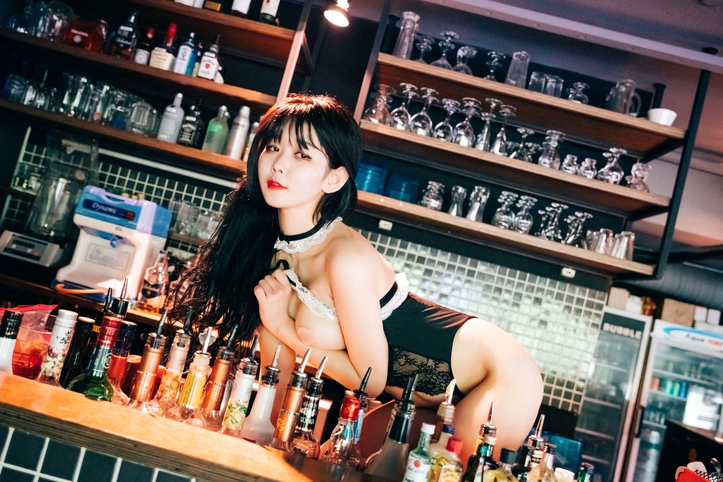 Gallery - 韩国美女琪雅Zia酒吧诱惑写真，性感蕾丝内衣制服诱惑，撩人吧台氛围感大片韩国性感诱惑丝袜私房照 女神私房照_秀色女神 - image 18